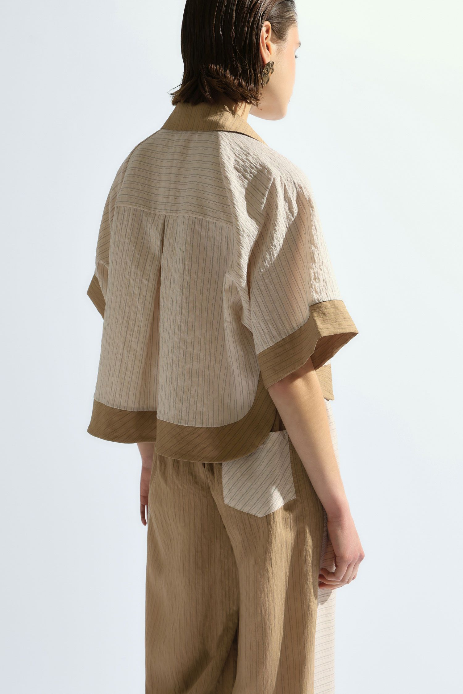 Chemise courte à rayures