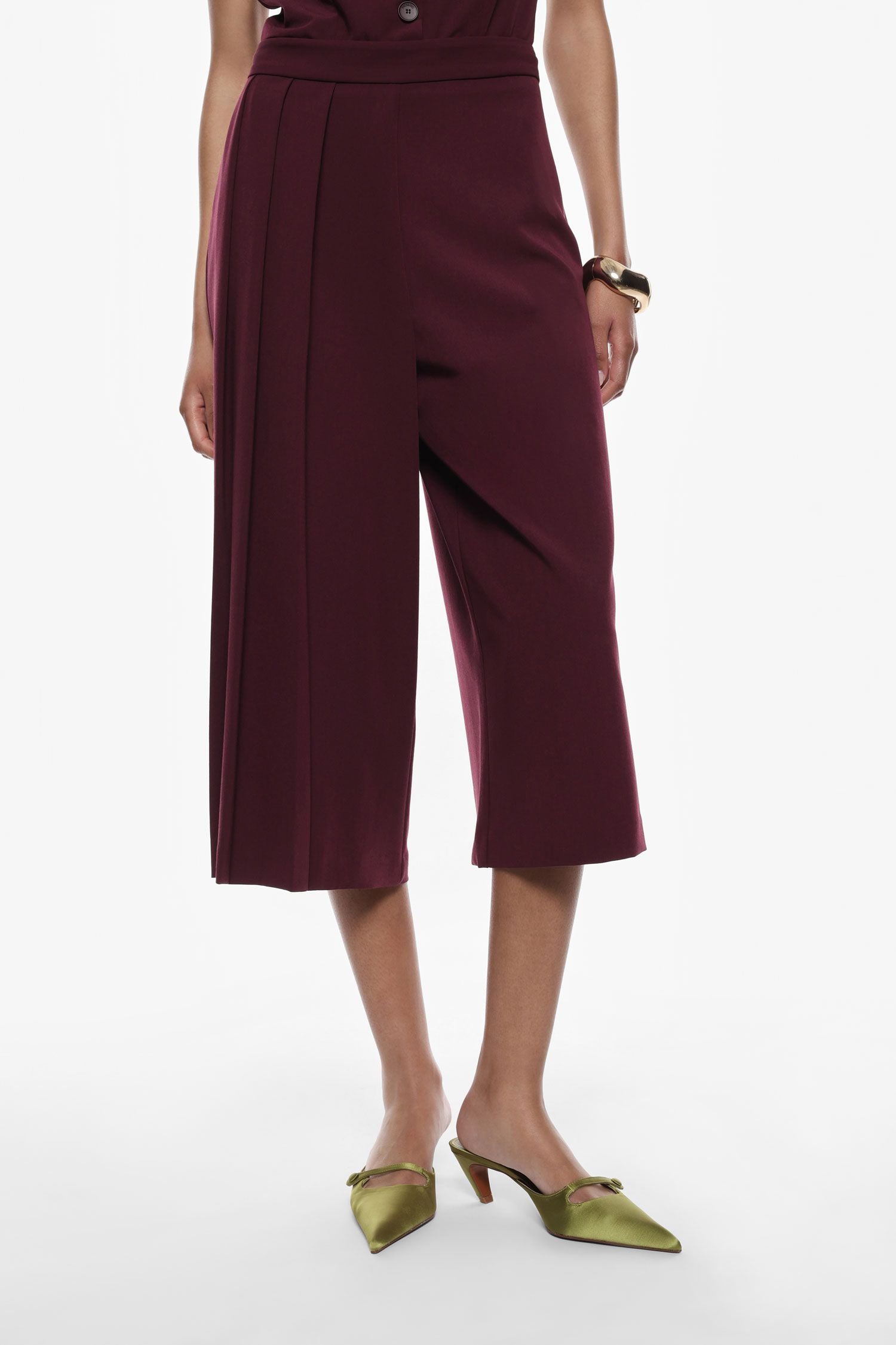 Knee-length Shorts With Pleats