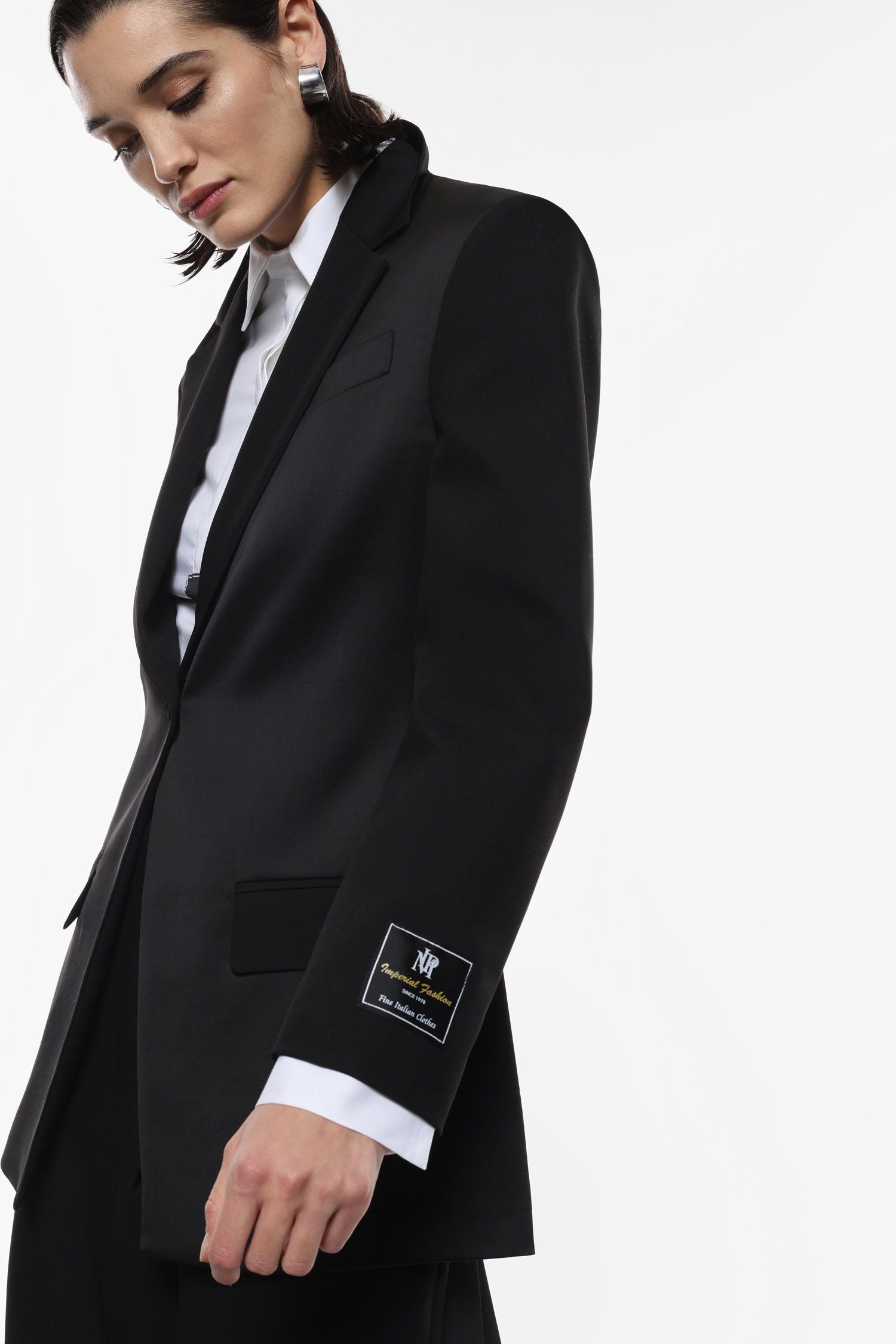 Blazer en satin avec fermeture à simple boutonnage