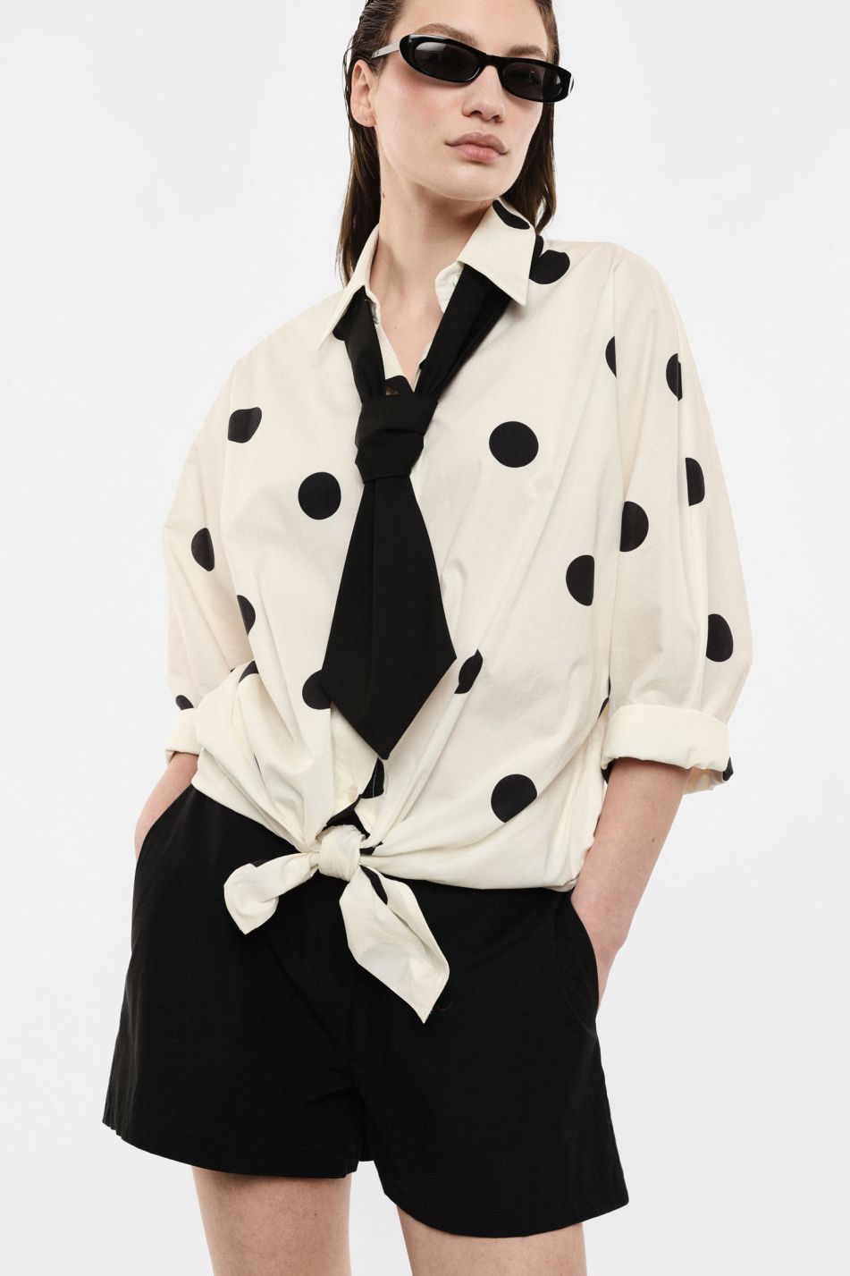 Chemise nouée devant à pois