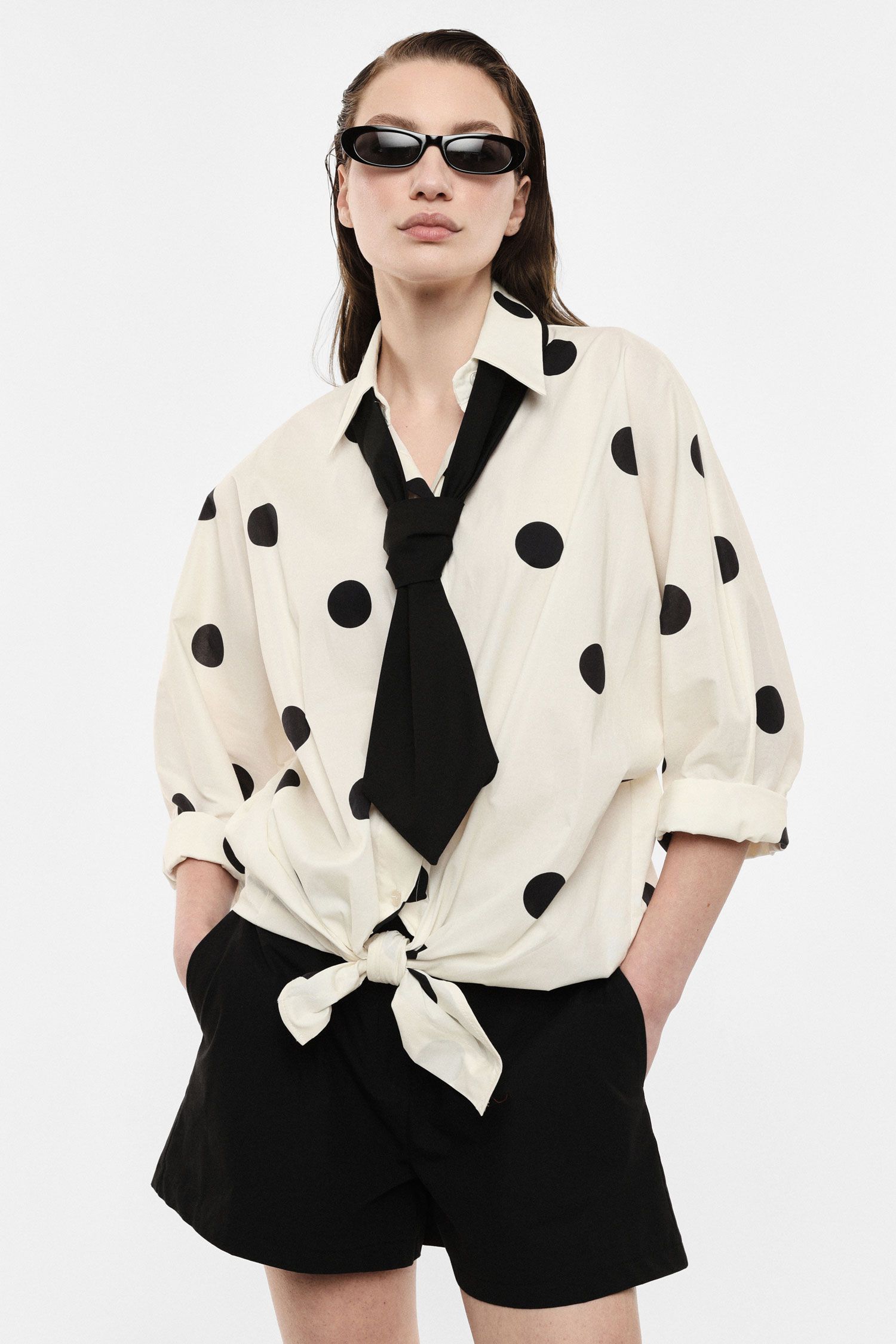 Chemise nouée devant à pois