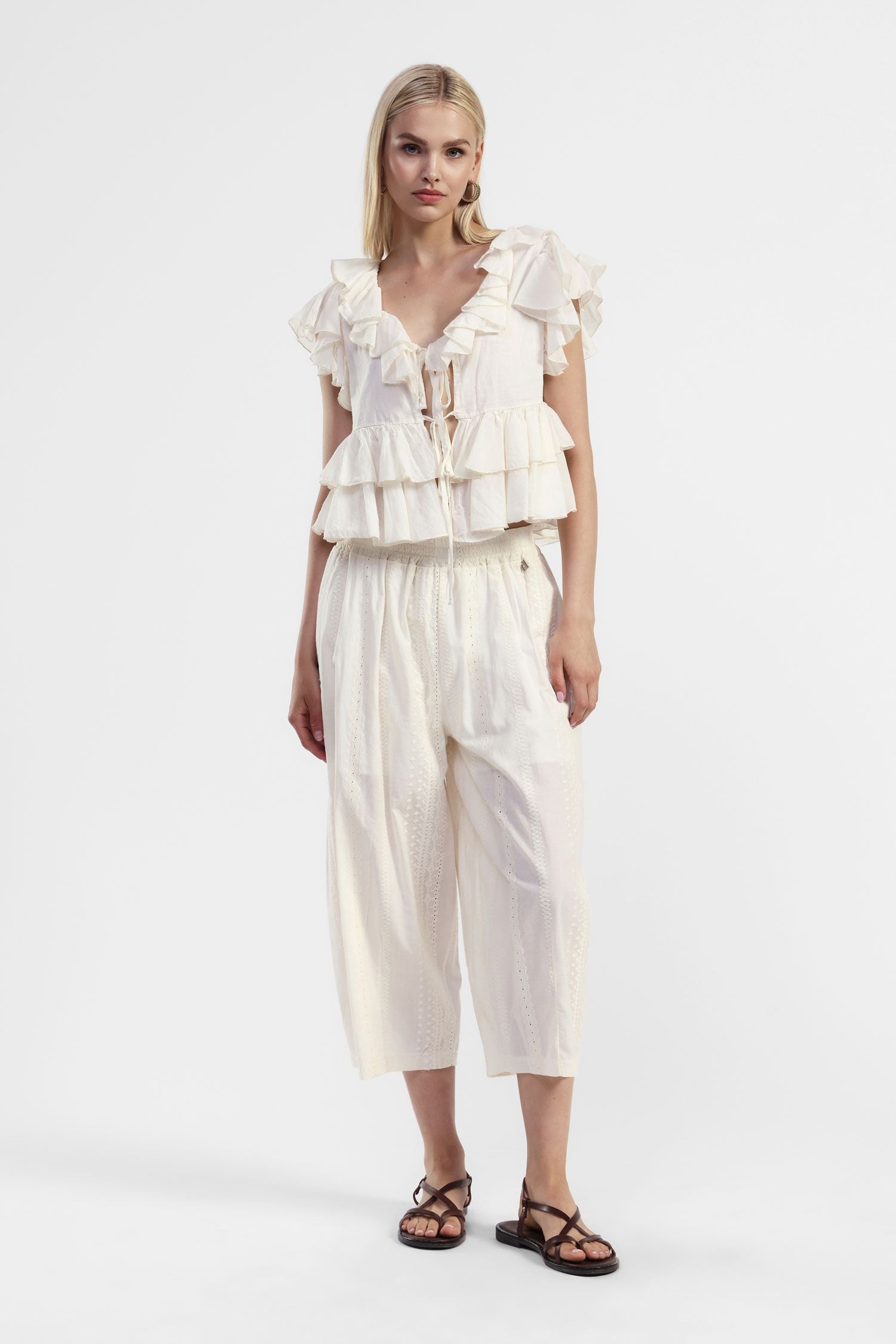 Wide-leg trousers with medium waist