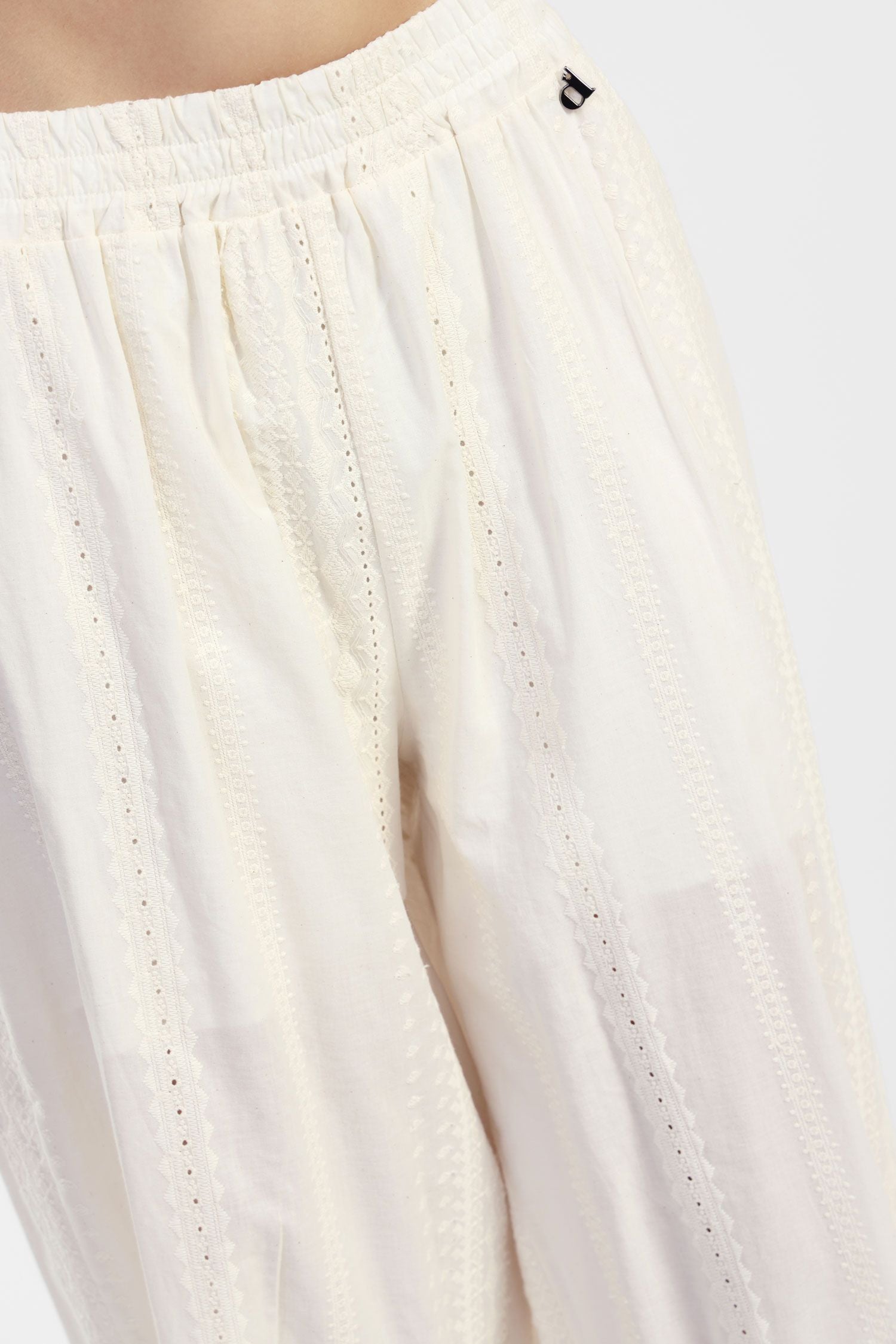 Wide-leg trousers with medium waist