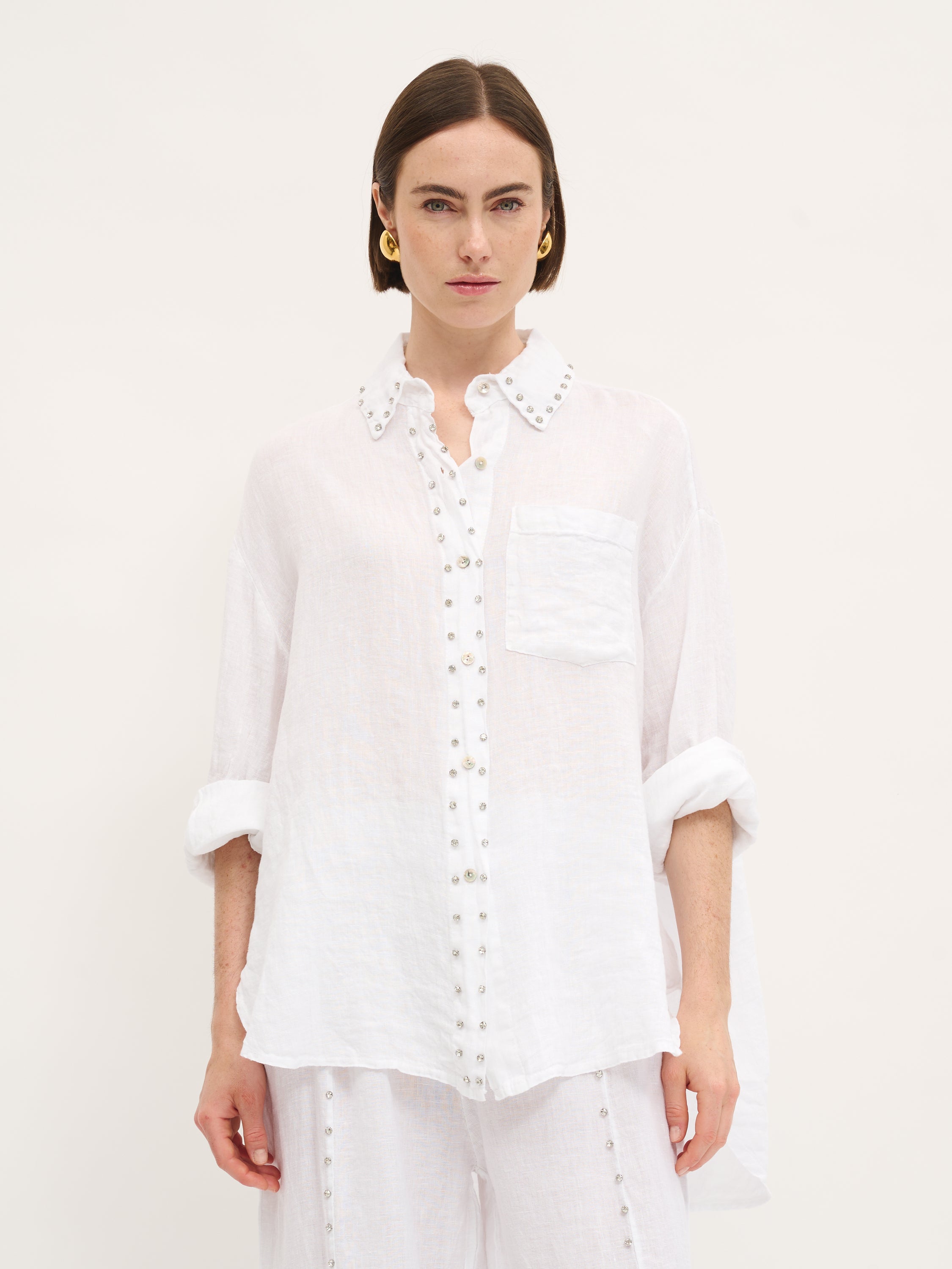 Chemise en lin cloutée