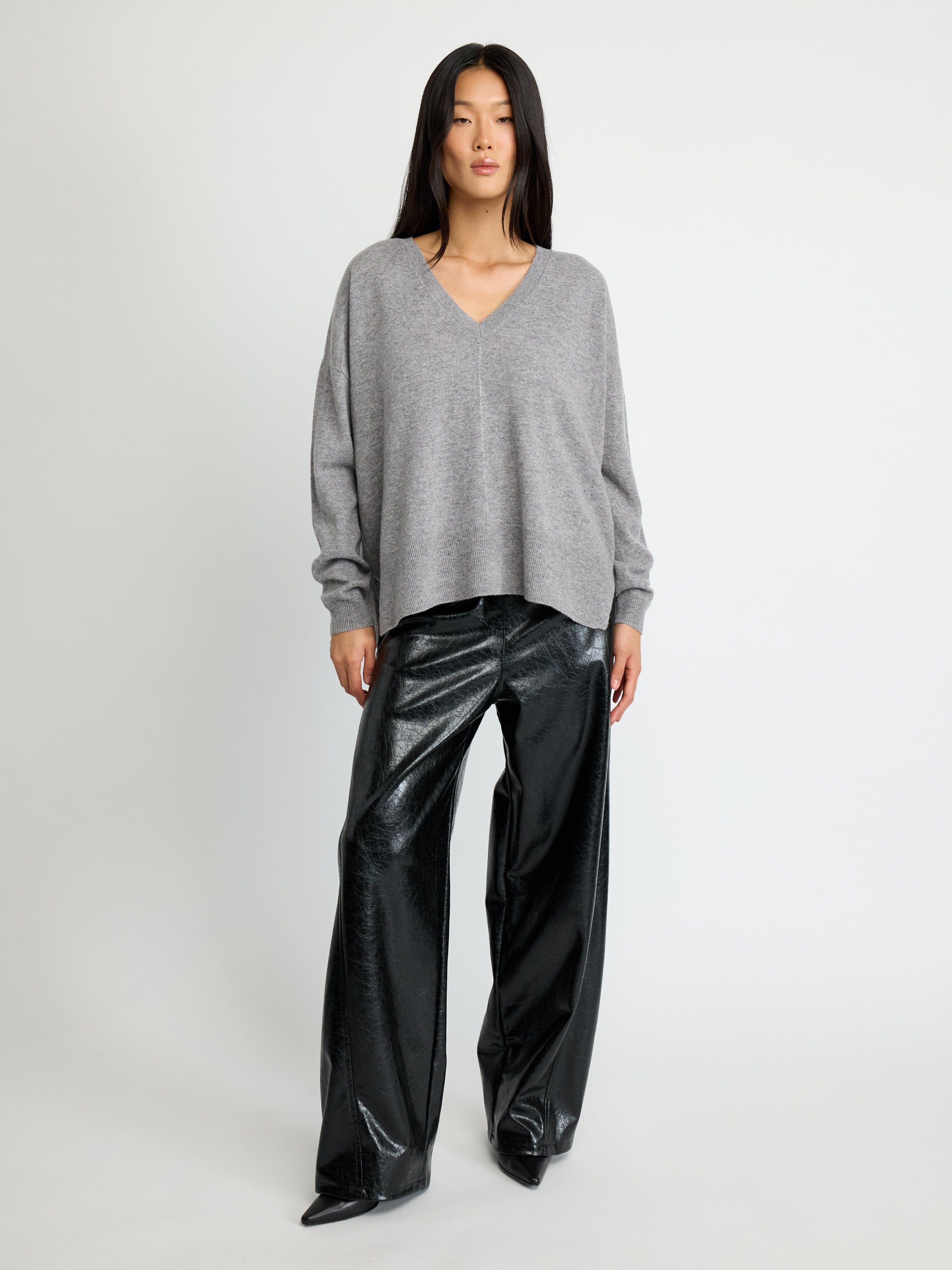 Pull classique en laine à col en V