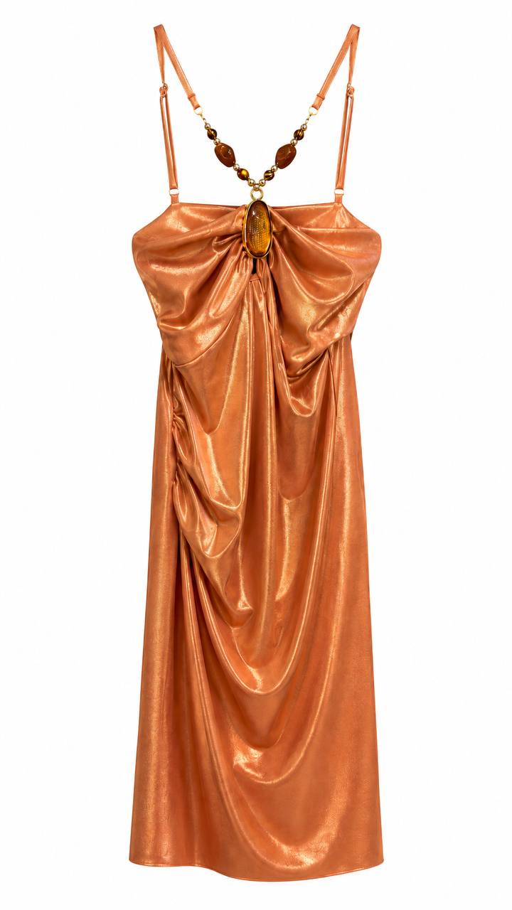 ROBE AVEC DÉTAIL EN STRASS