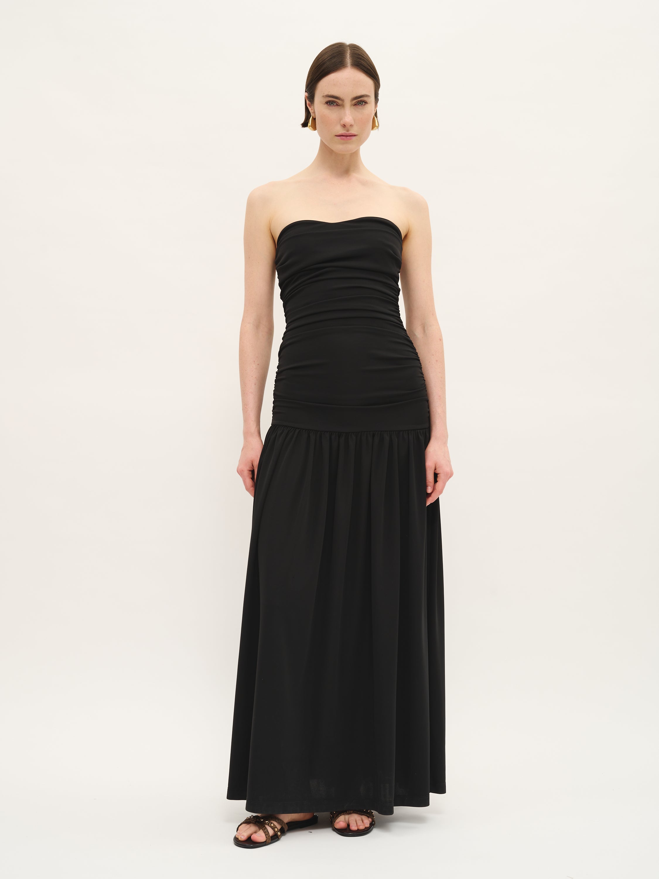 Robe longue froncée sans bretelles