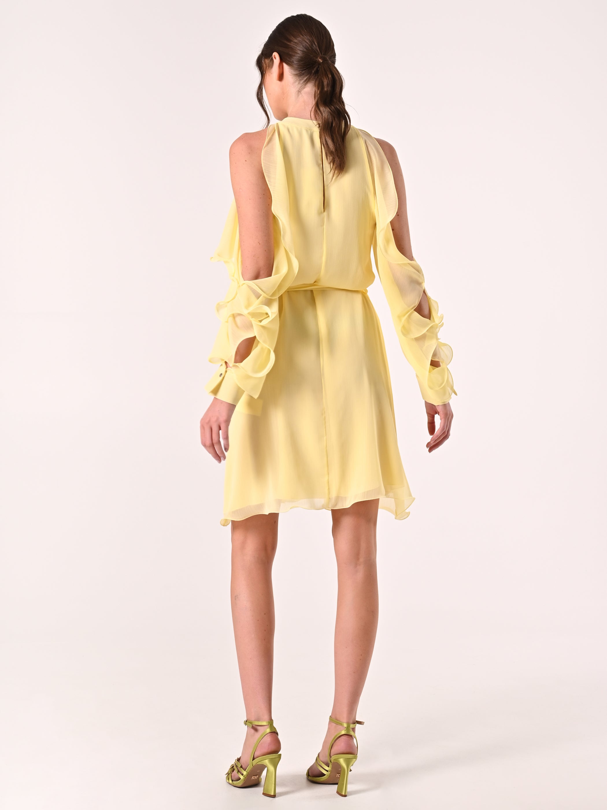 Robe jaune à volants