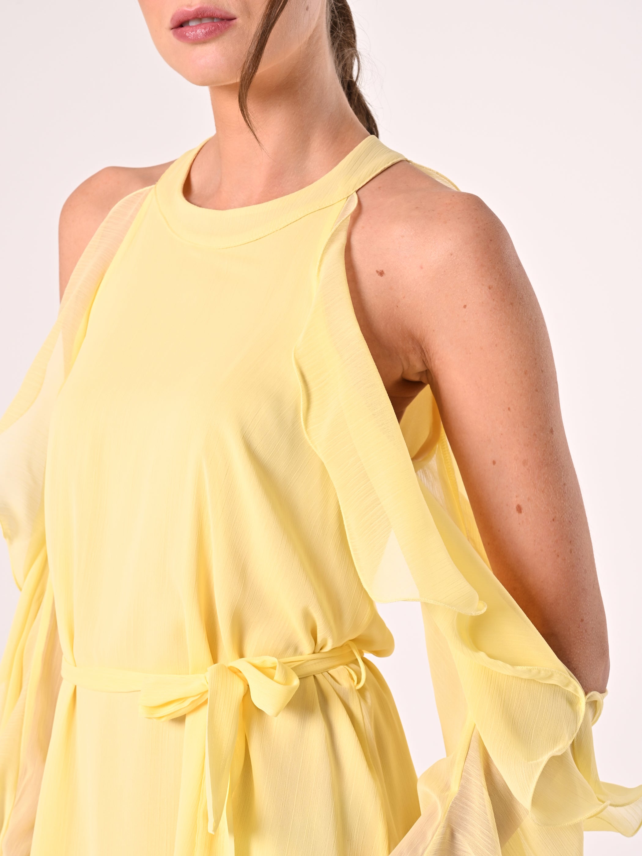 Robe jaune à volants
