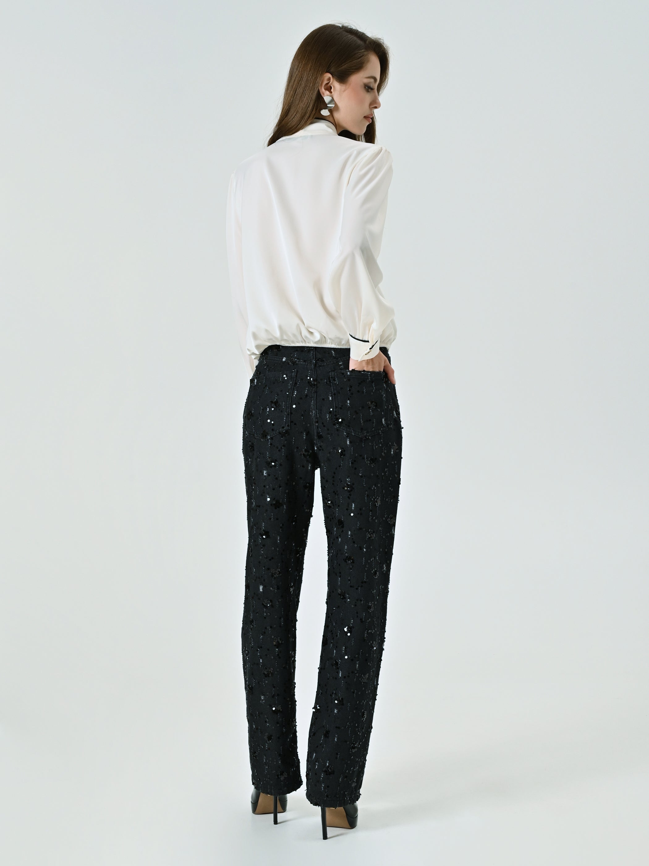Pantalon en jean orné de paillettes
