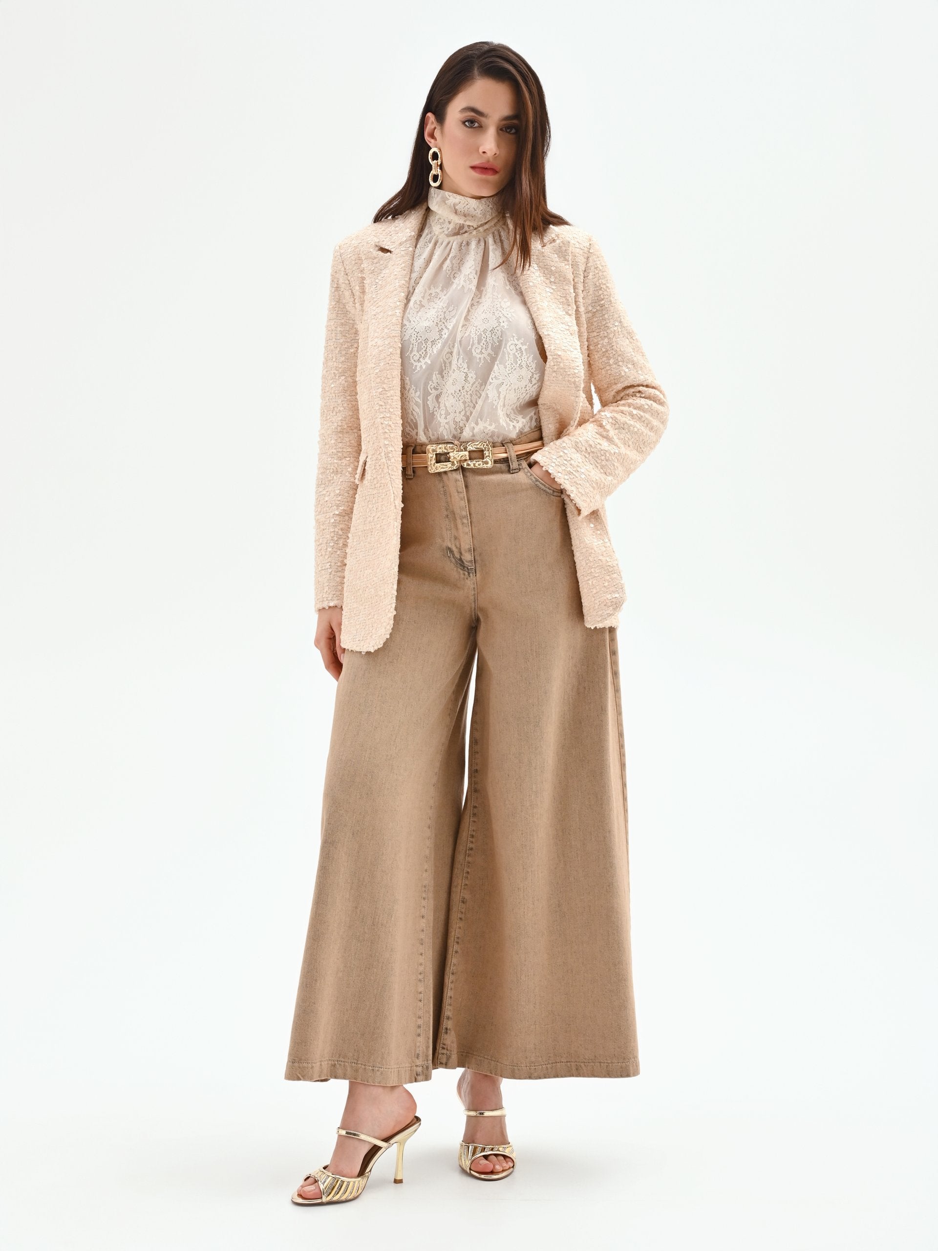 Chemisier en dentelle à col montant