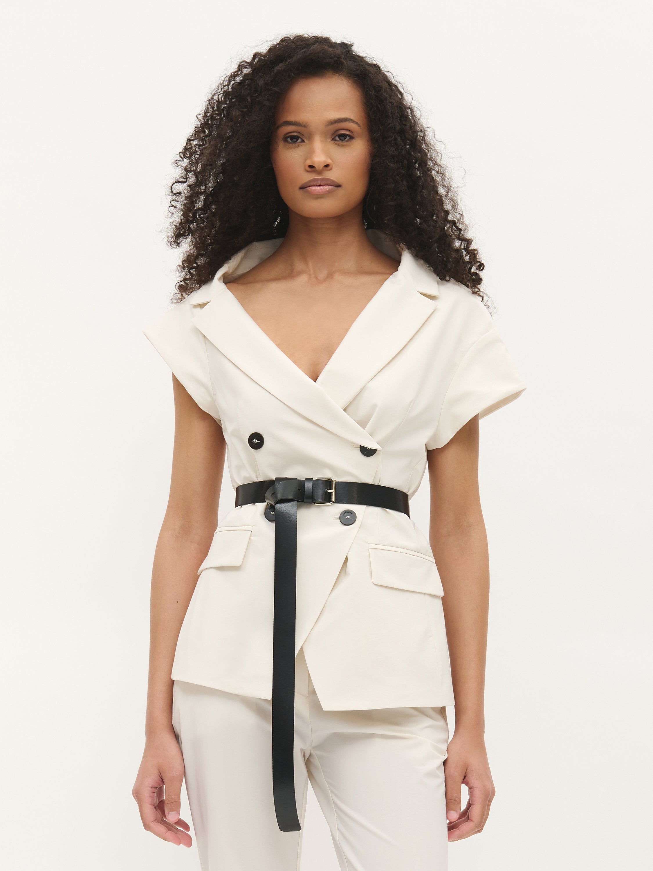 Blazer sans manches avec ceinture