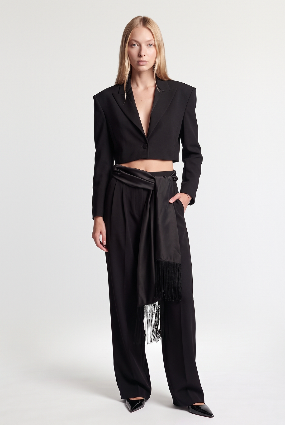 Cropped tailored blazer - Black - front view
