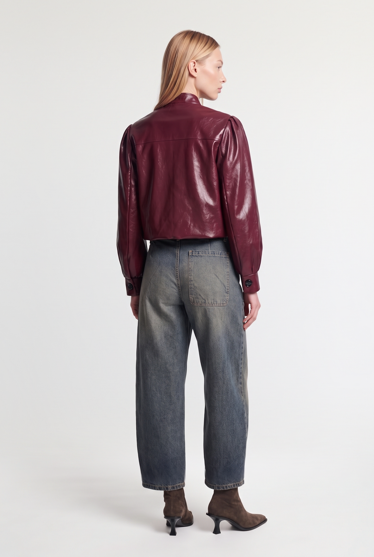 Pleated barrel jeans - Denim - styled look, back view