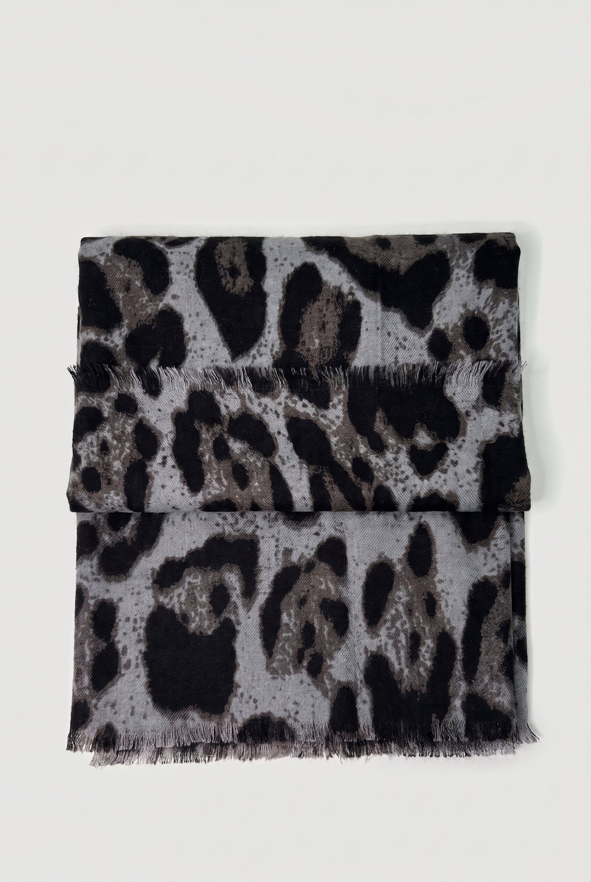 Large leopard-print scarf with eyelash fringe - Grey - Flat lay, folded