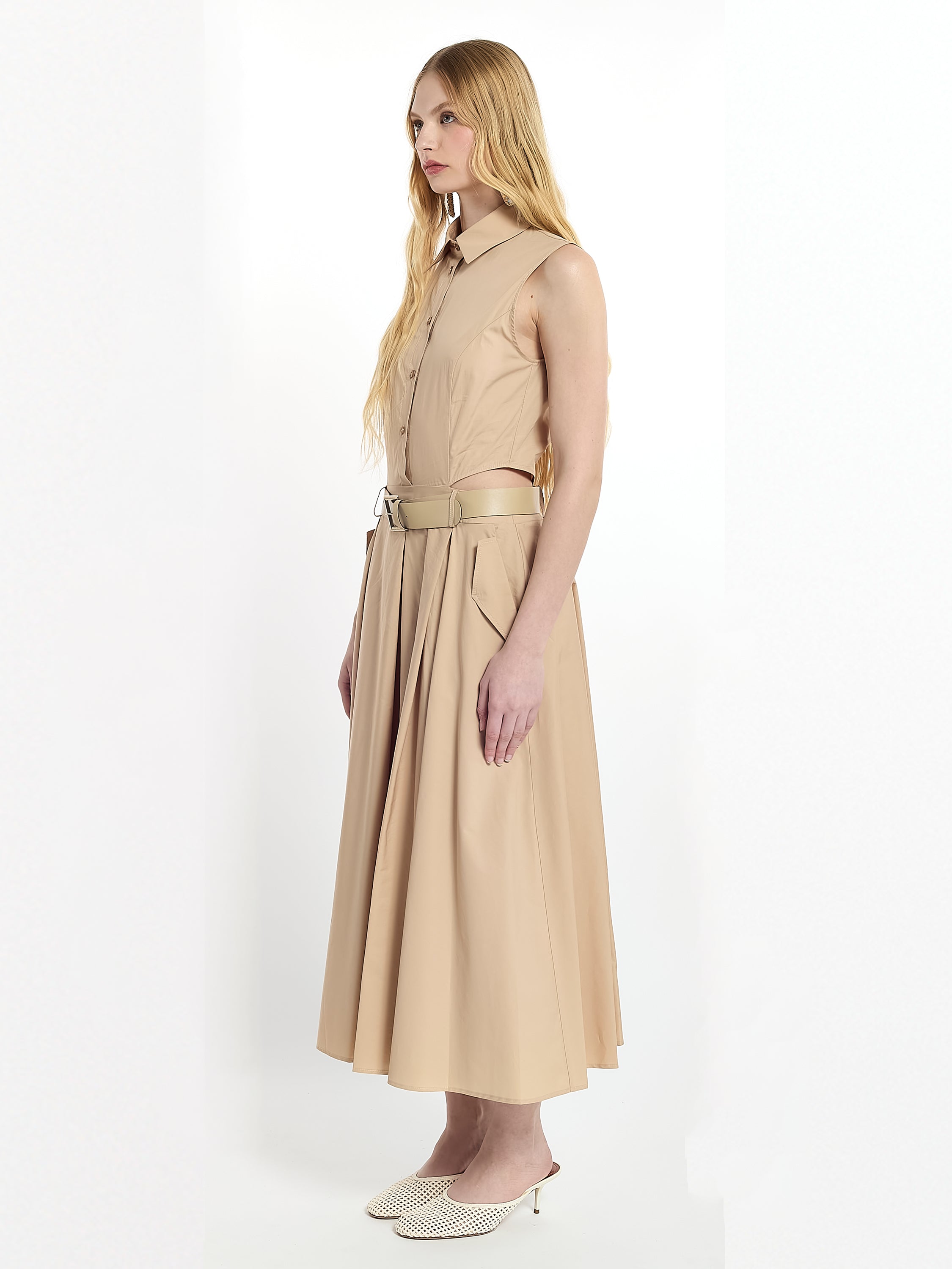 Robe sans manches avec ceinture