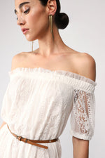 Robe longue col Bardot aspect dentelle