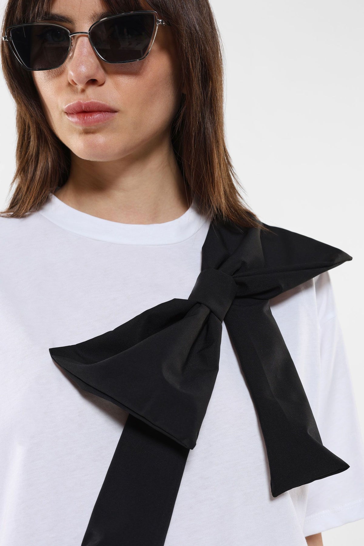 T-shirt with Contrasting Bow