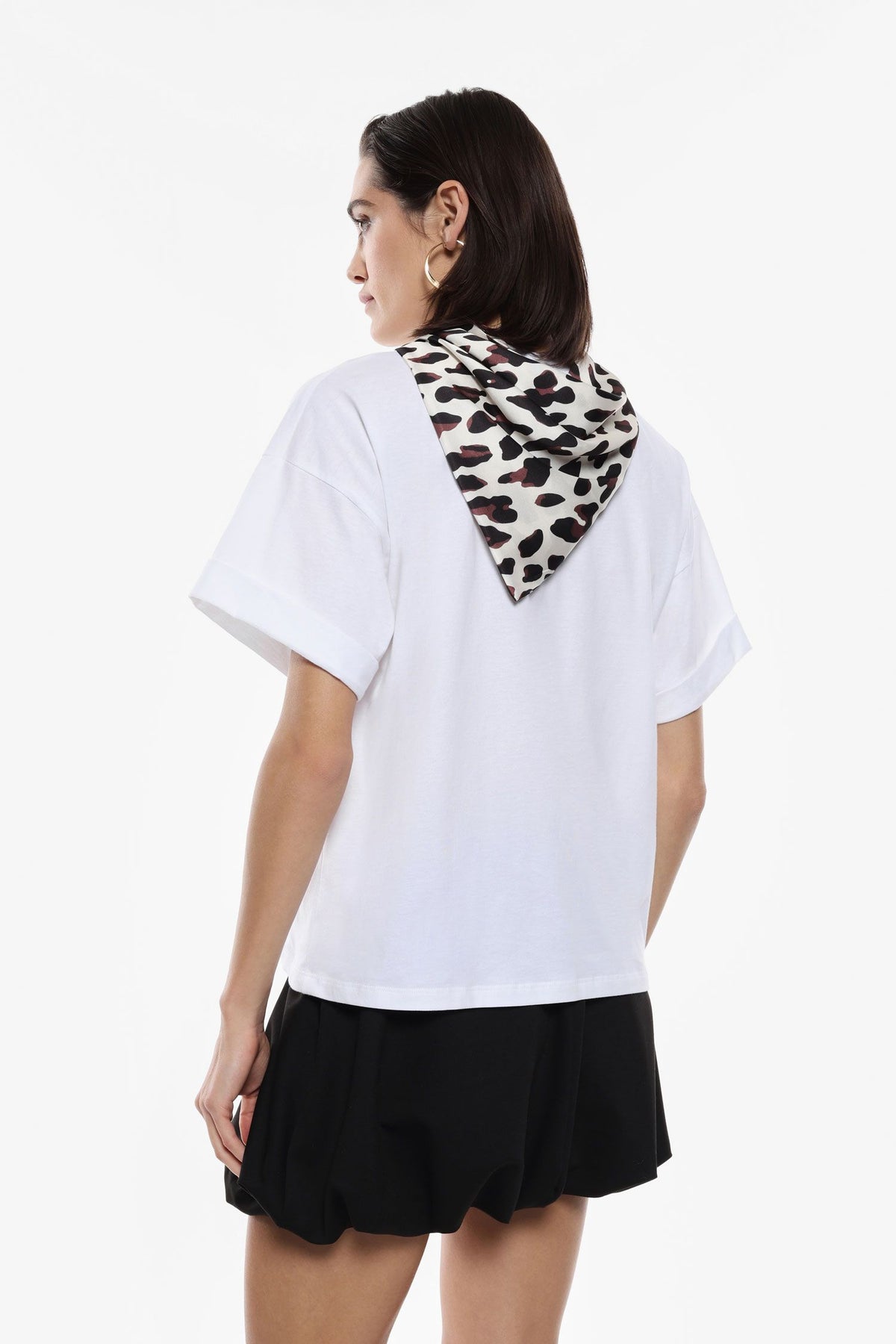 T-shirt avec foulard