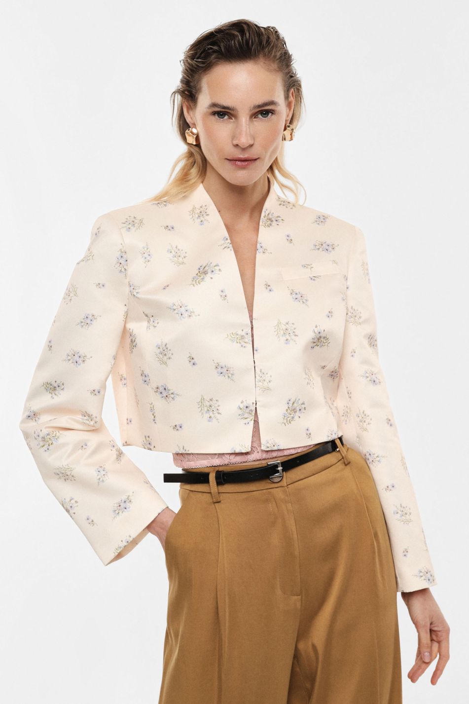 Cropped blazer with floral print