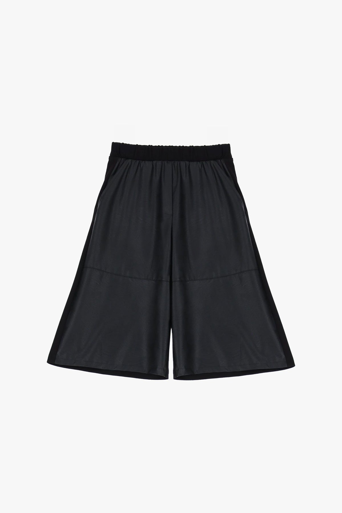 Knee-length shorts in faux leather and fabric