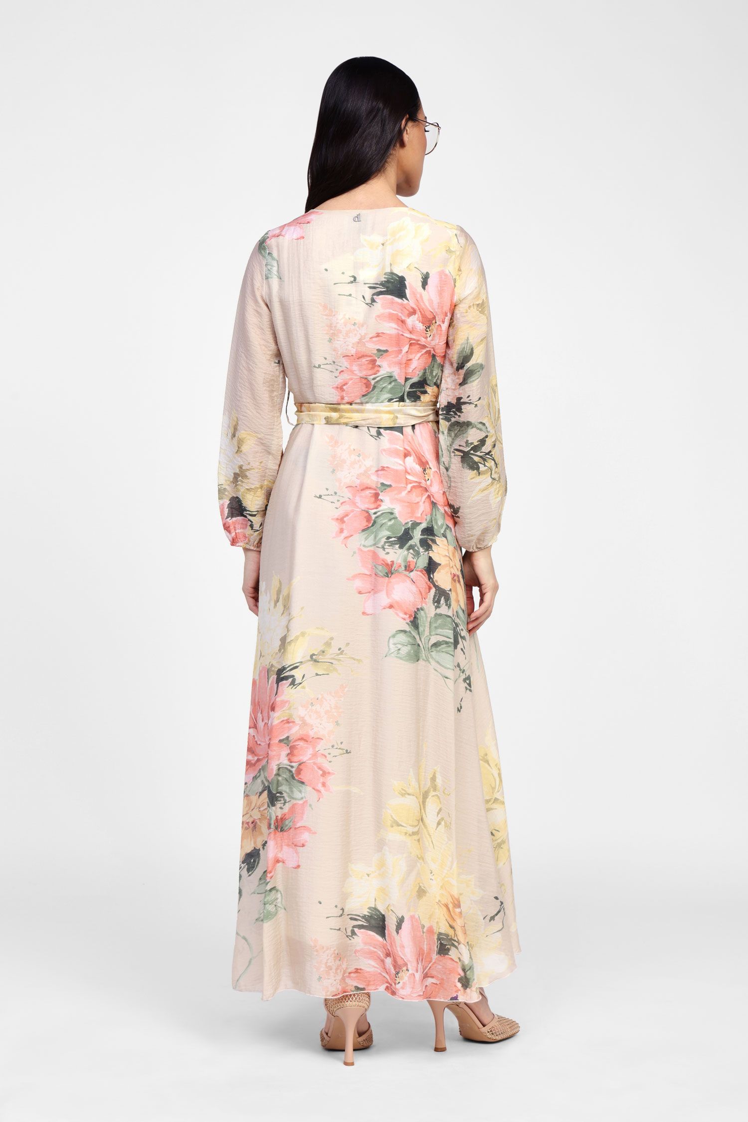 Robe longue fleurie avec ceinture