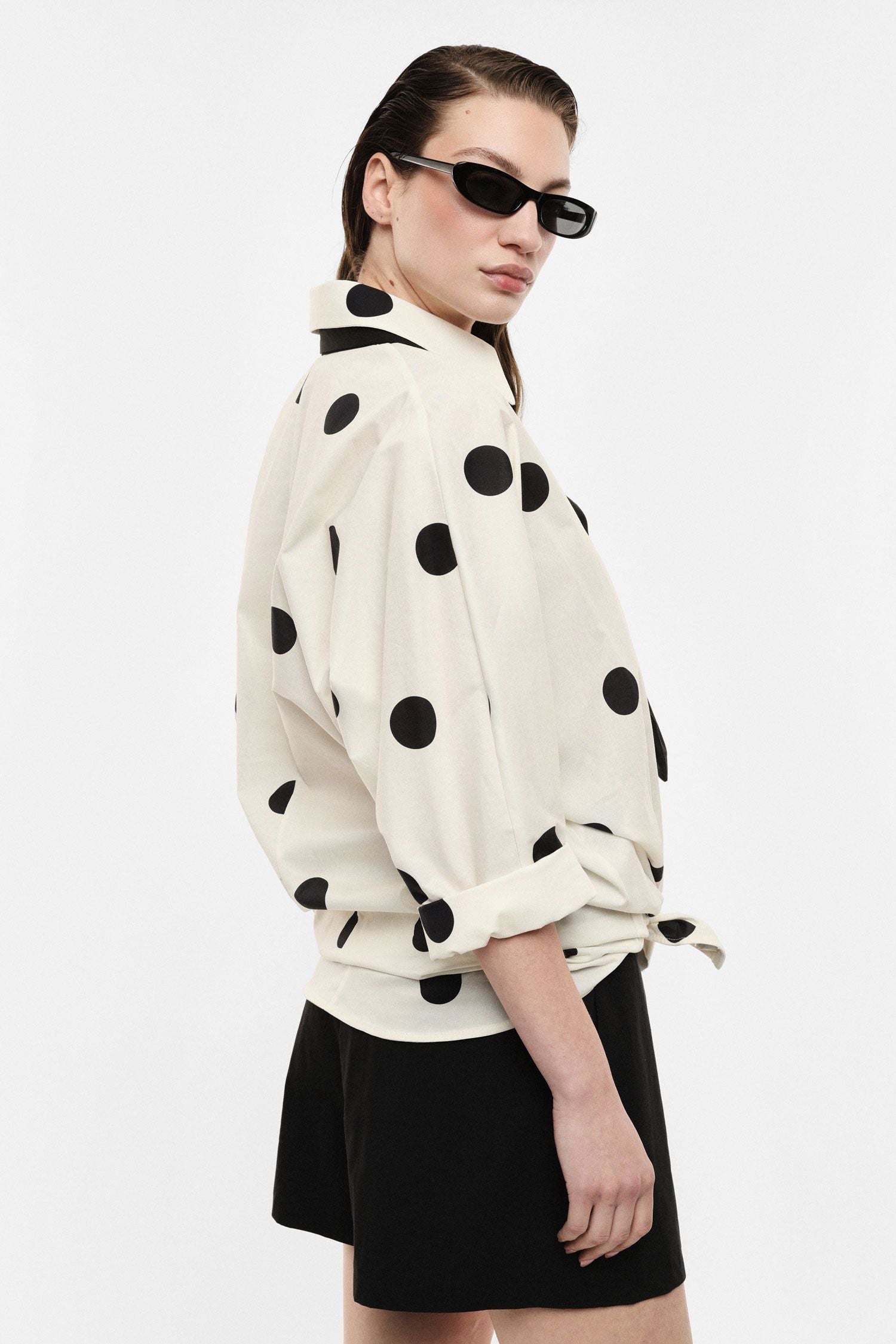 Chemise nouée devant à pois