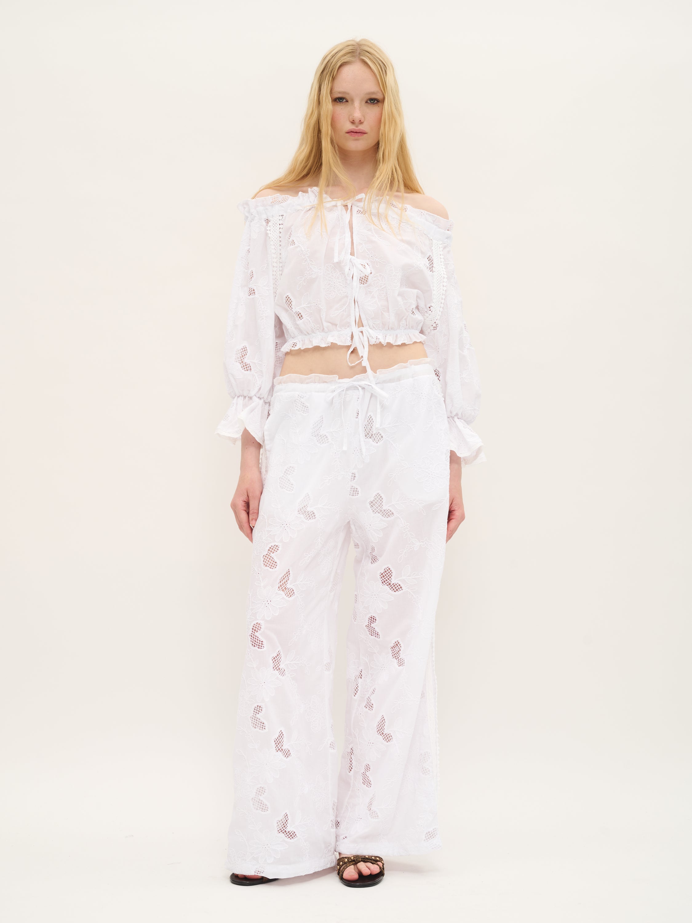 Pantalon large en coton brodé