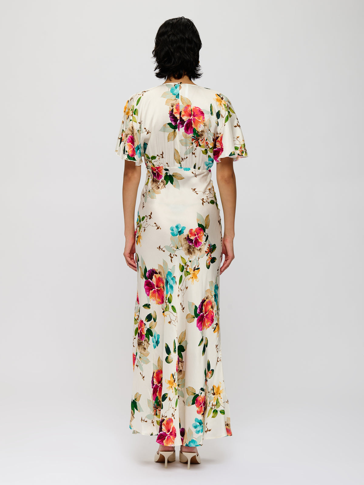 Robe longue en satin à fleurs