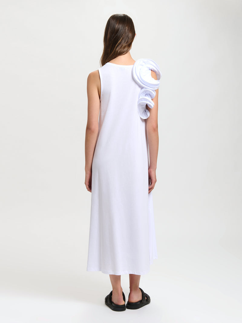 Robe longue à volants sur les côtés