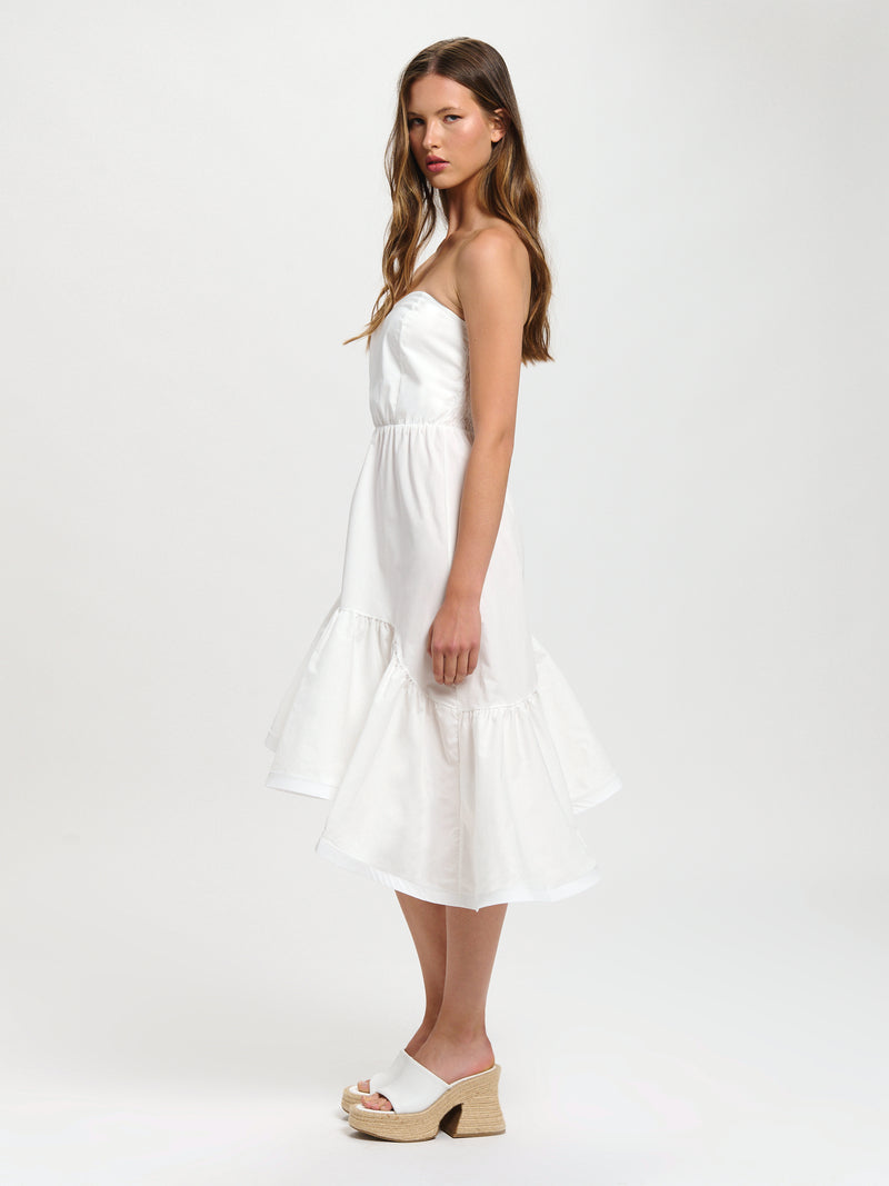 Robe sans manches à volants avec ourlet à volants