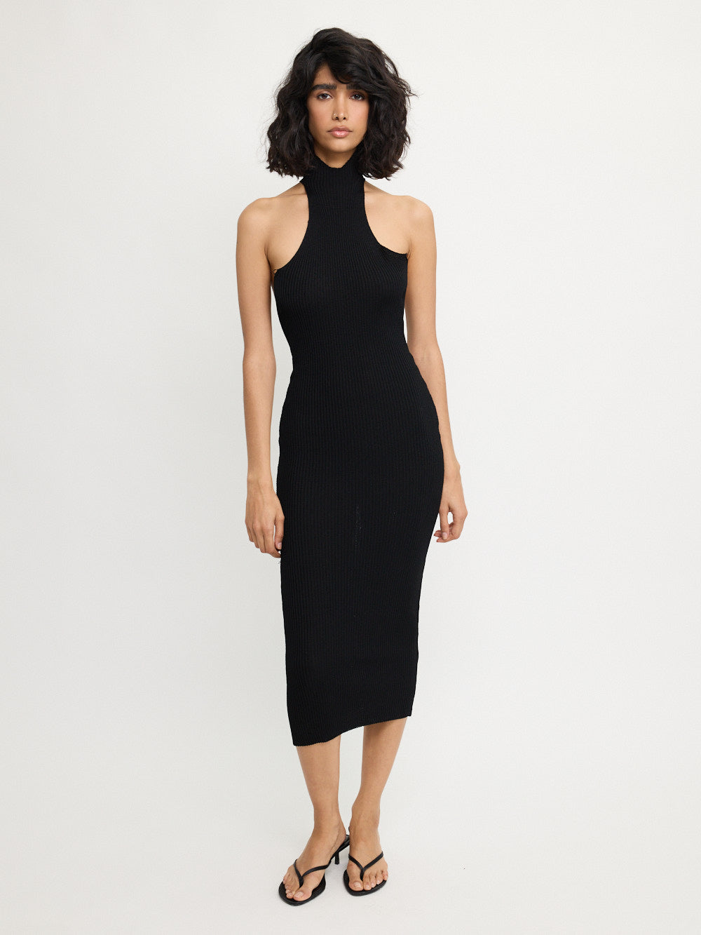 Robe longue noire côtelée à licou