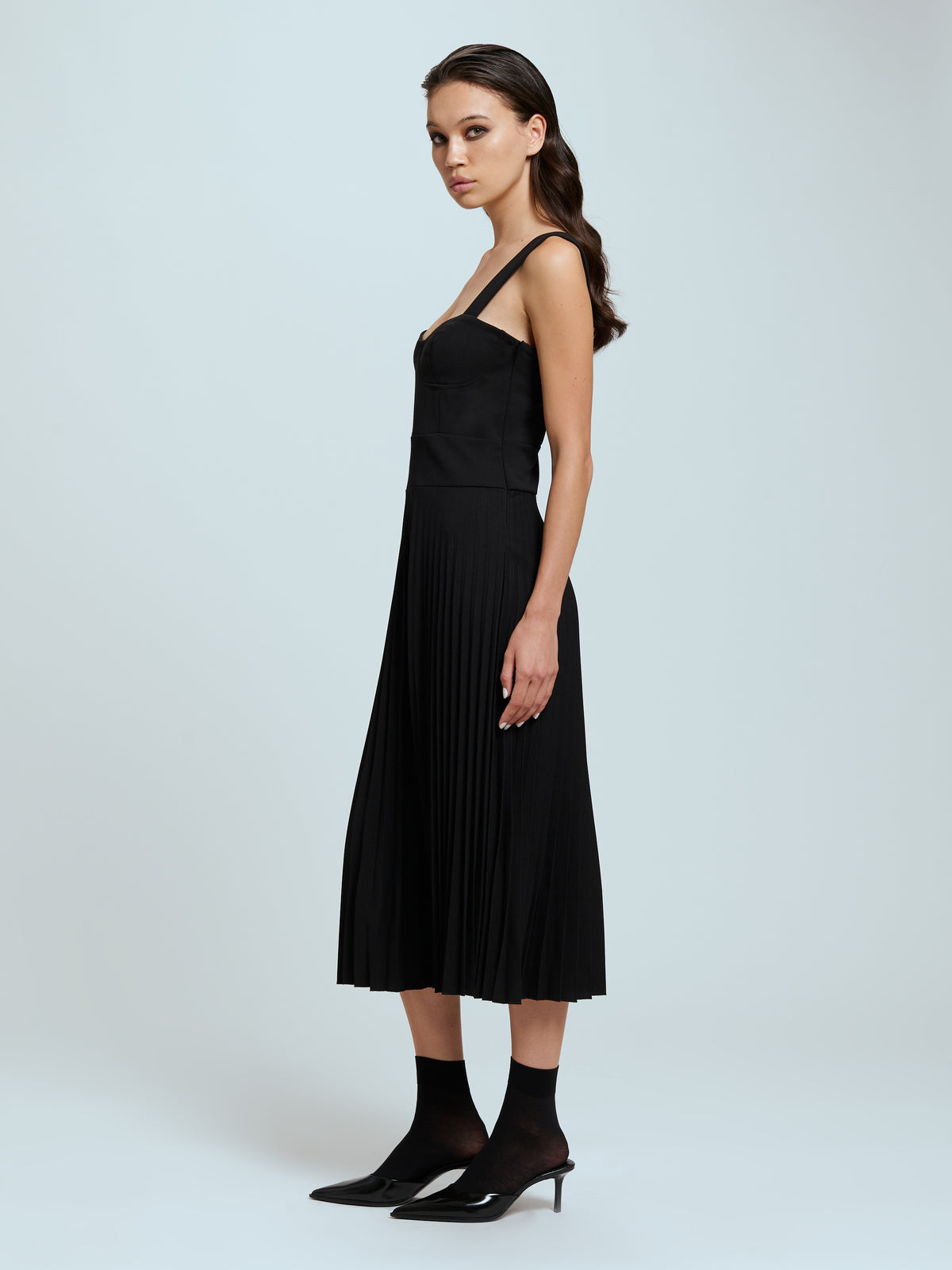 Pleated sleeveless midi dress