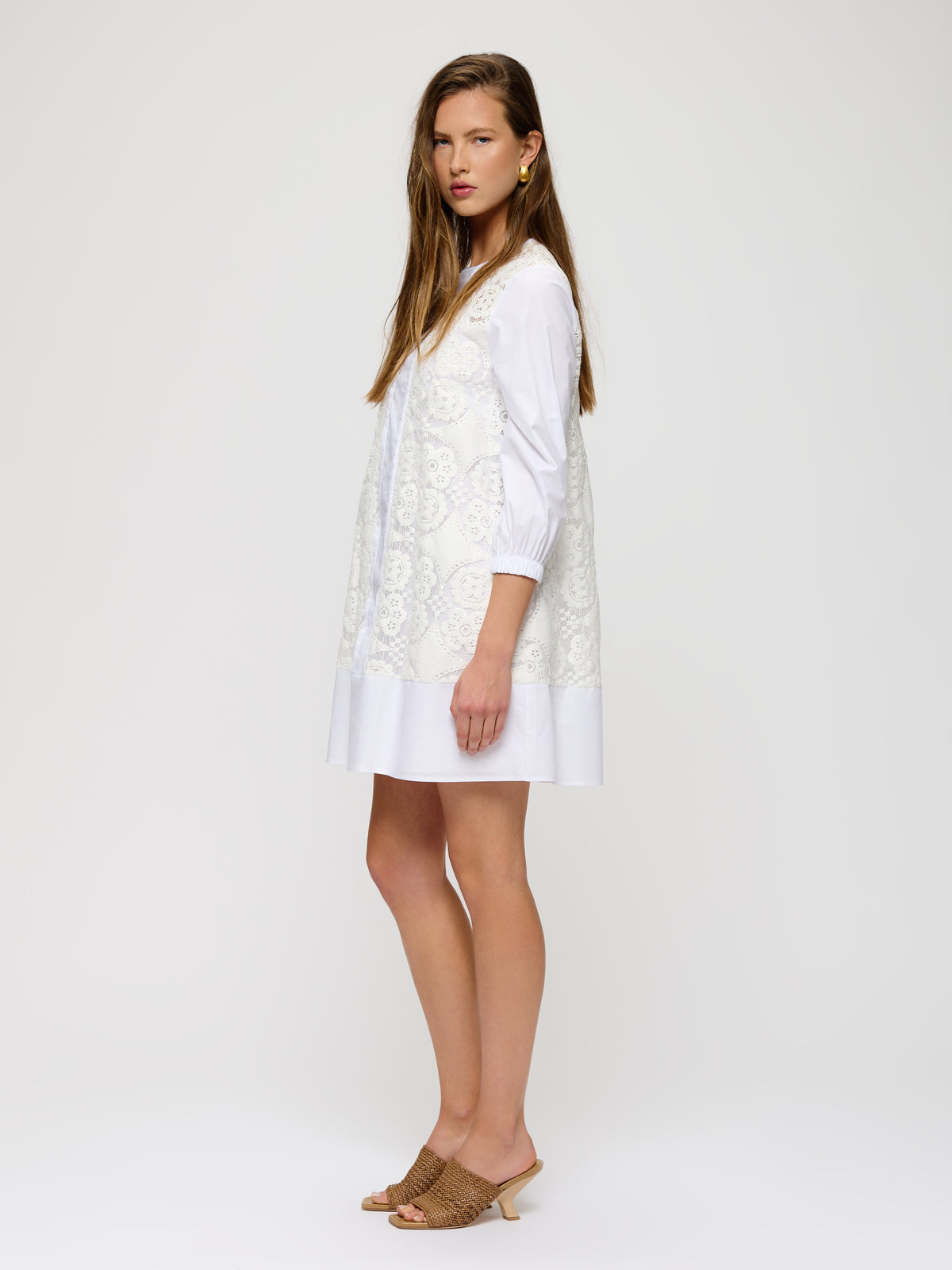 Robe en coton brodée