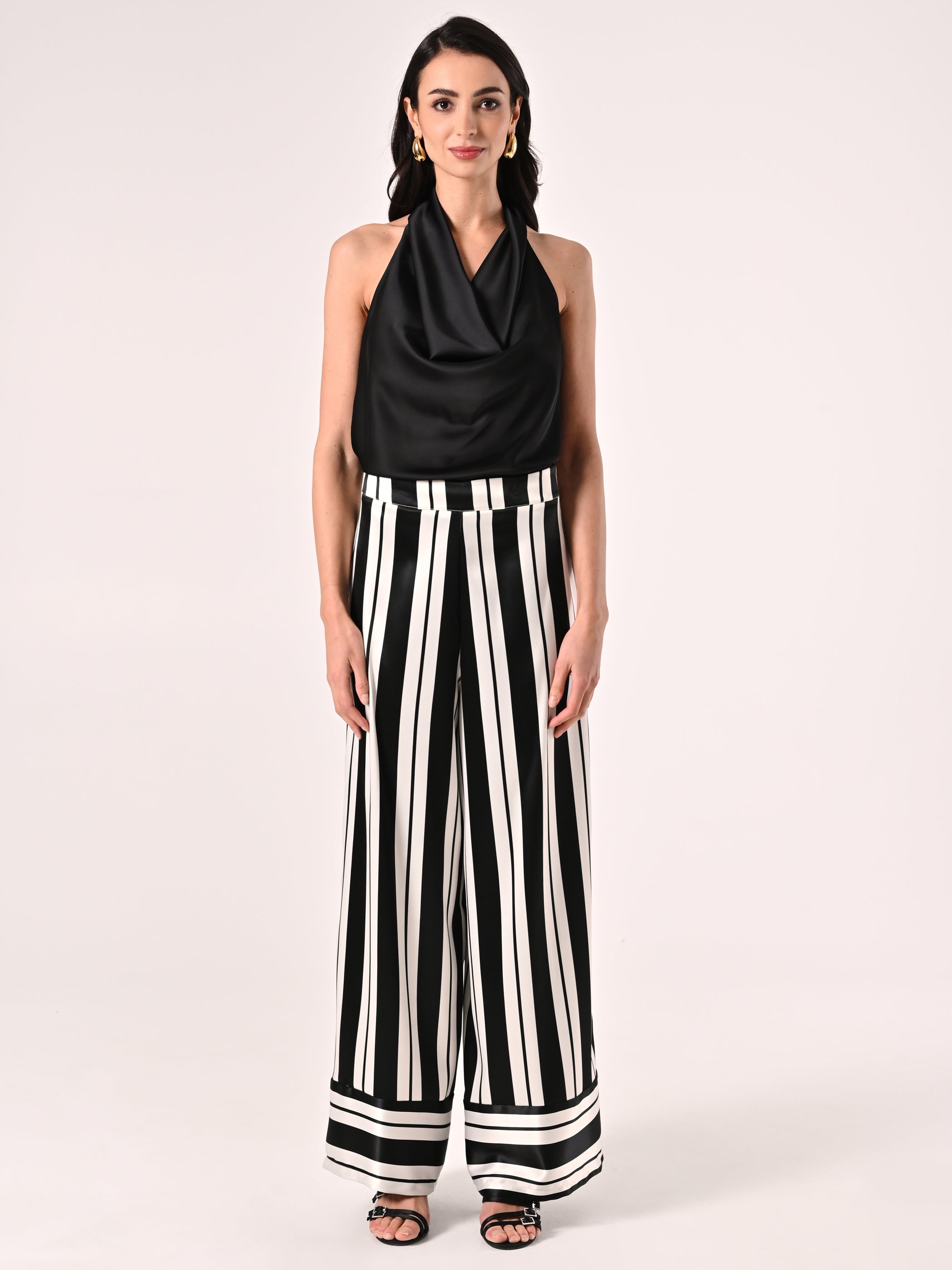 Pantalon à rayures noires et blanches