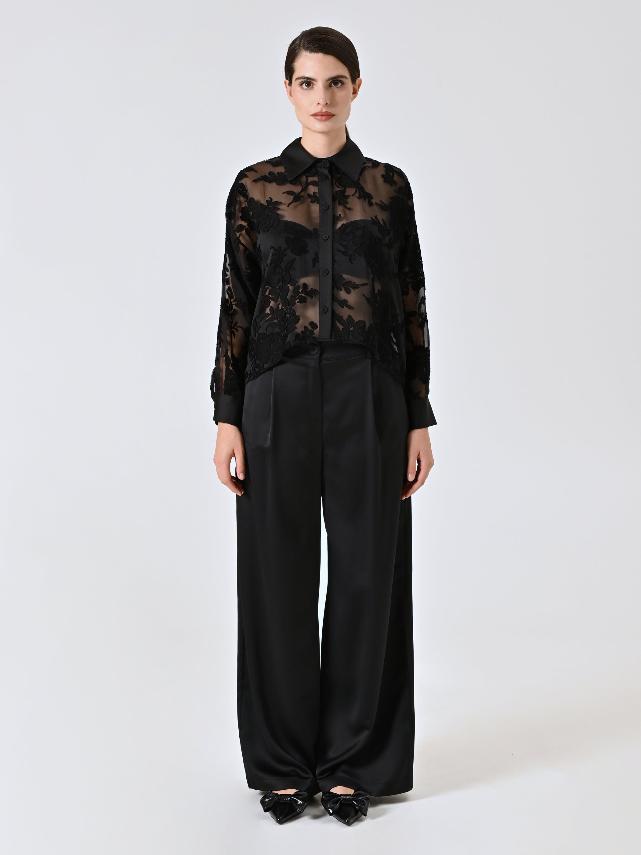 Chemise noire dévorée