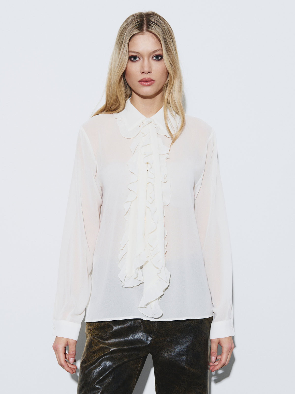 Front ruffle blouse