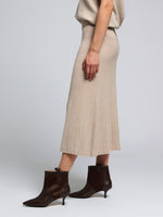 Pleated knit skirt