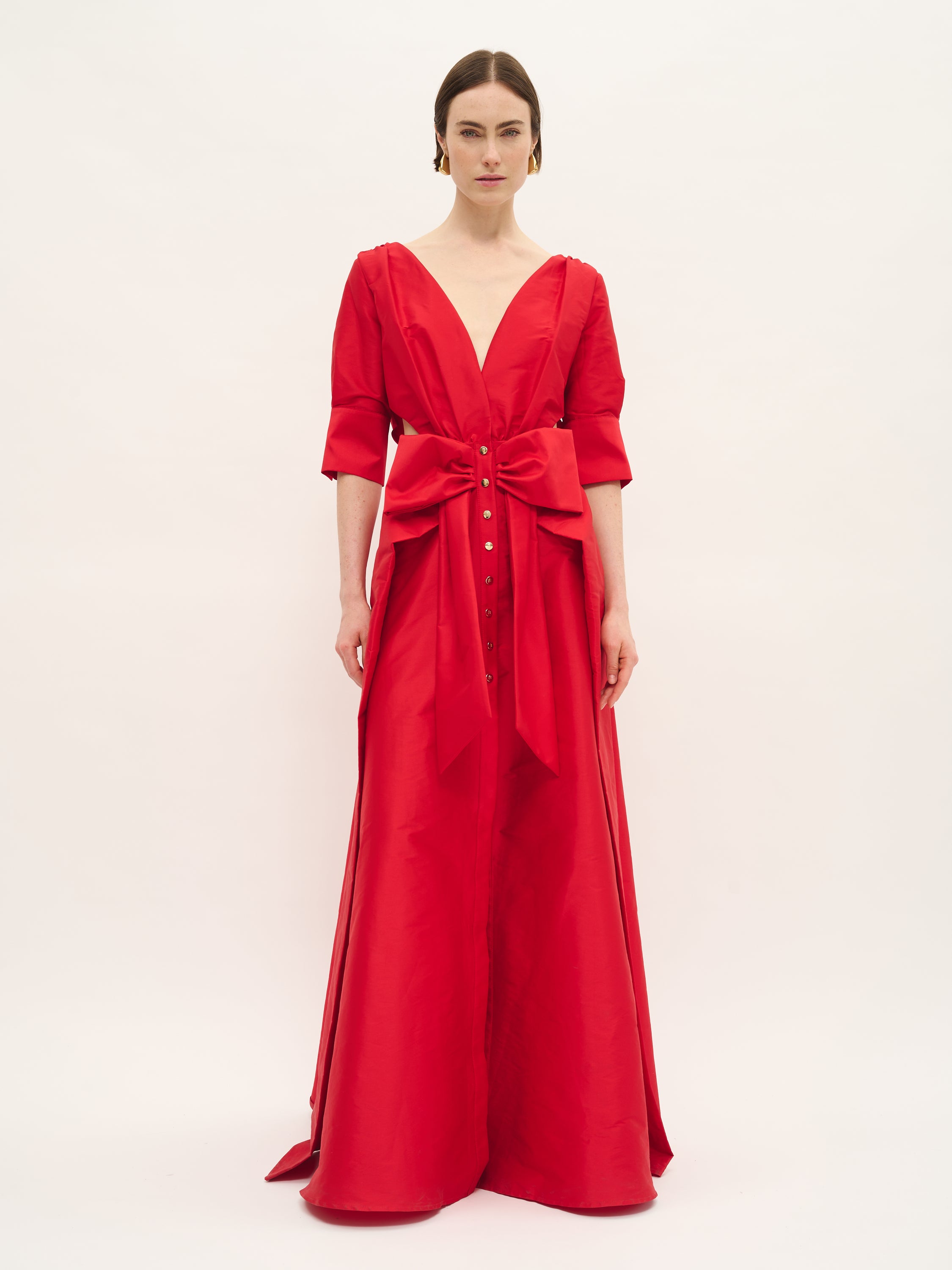 Robe de soirée rouge à décolleté plongeant et nœud