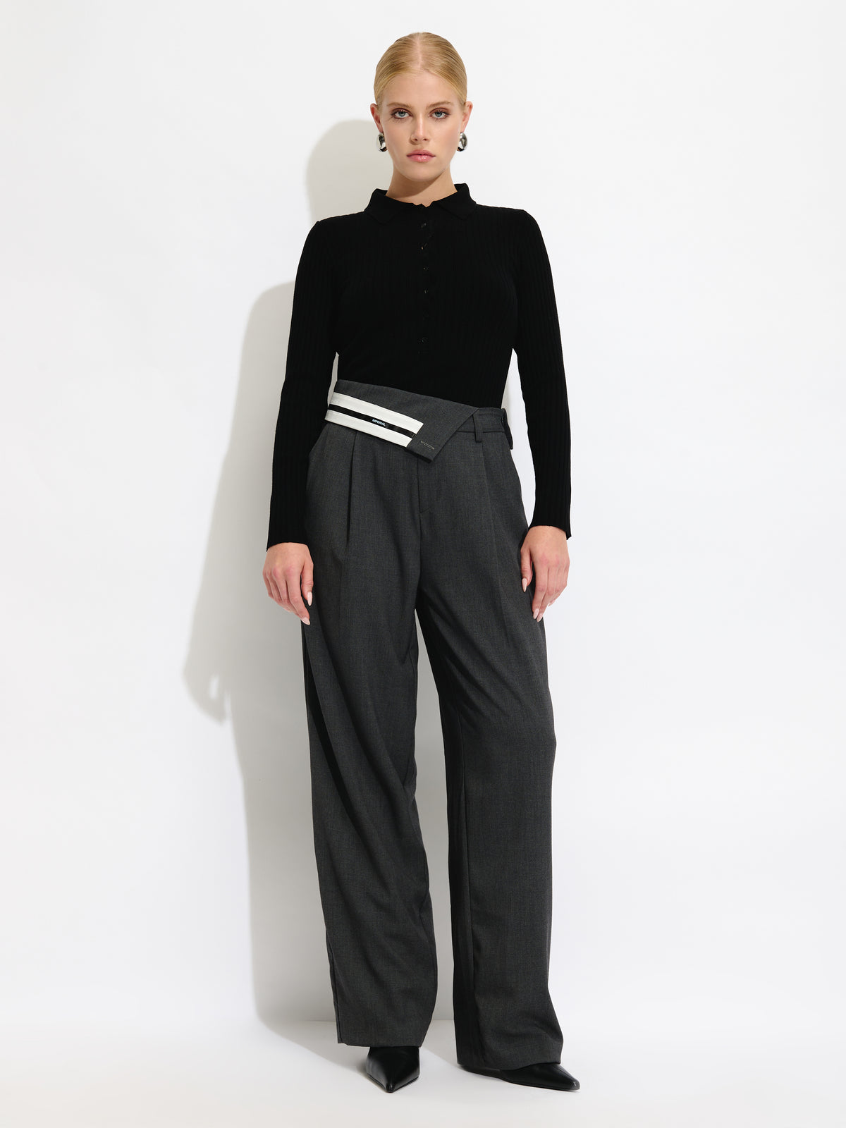 Pantalon à ceinture asymétrique