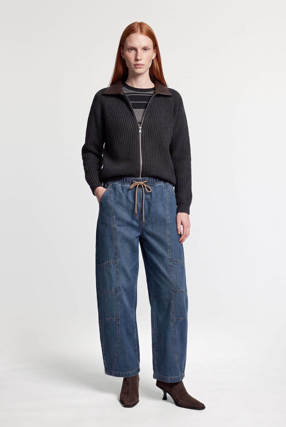 Drawstring barrel jeans - Denim - styled look, front view