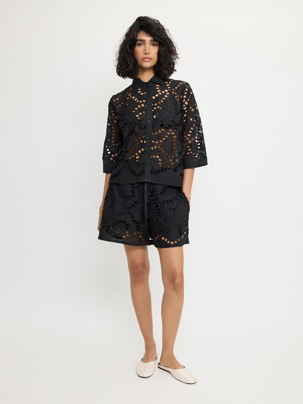 Chemise à mailles brodée