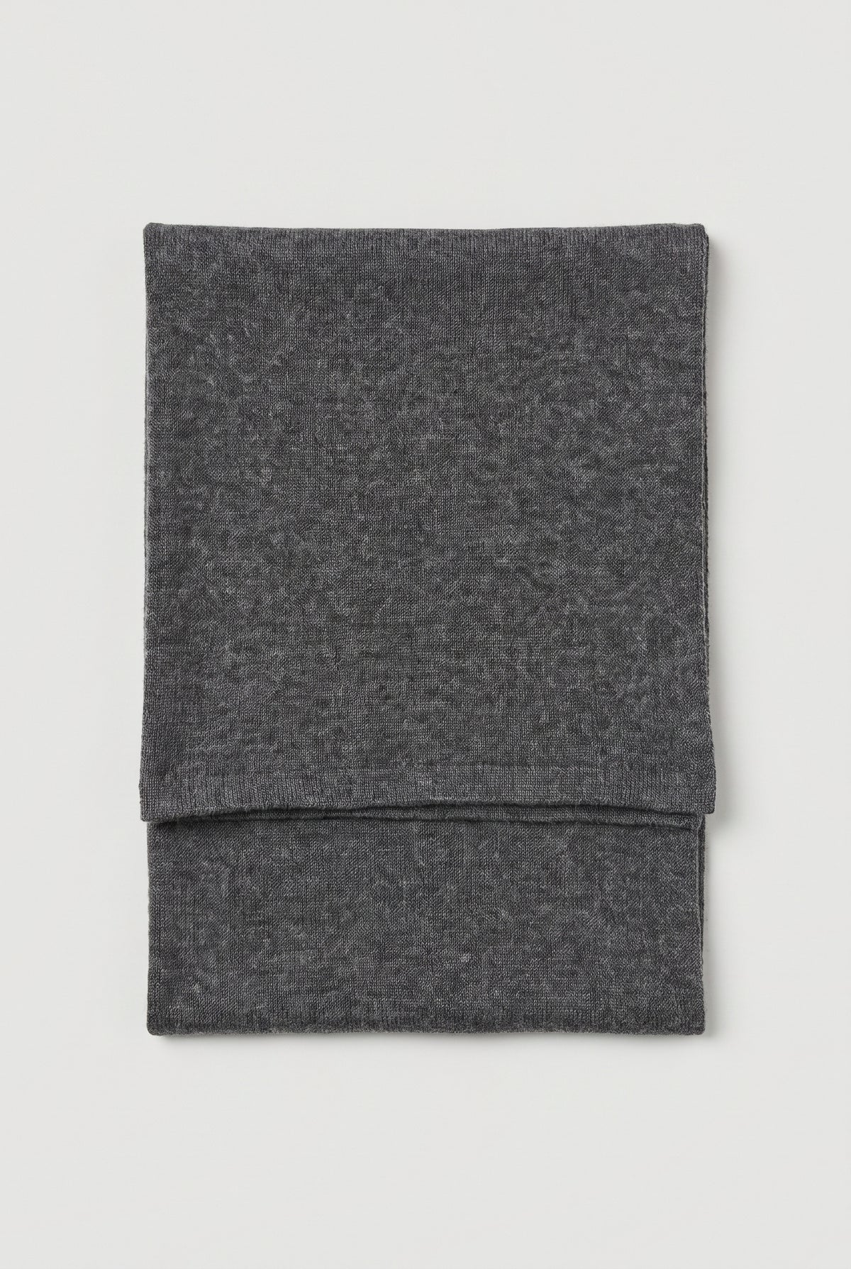 Knitted triangle scarf - Grey - flat lay, folded
