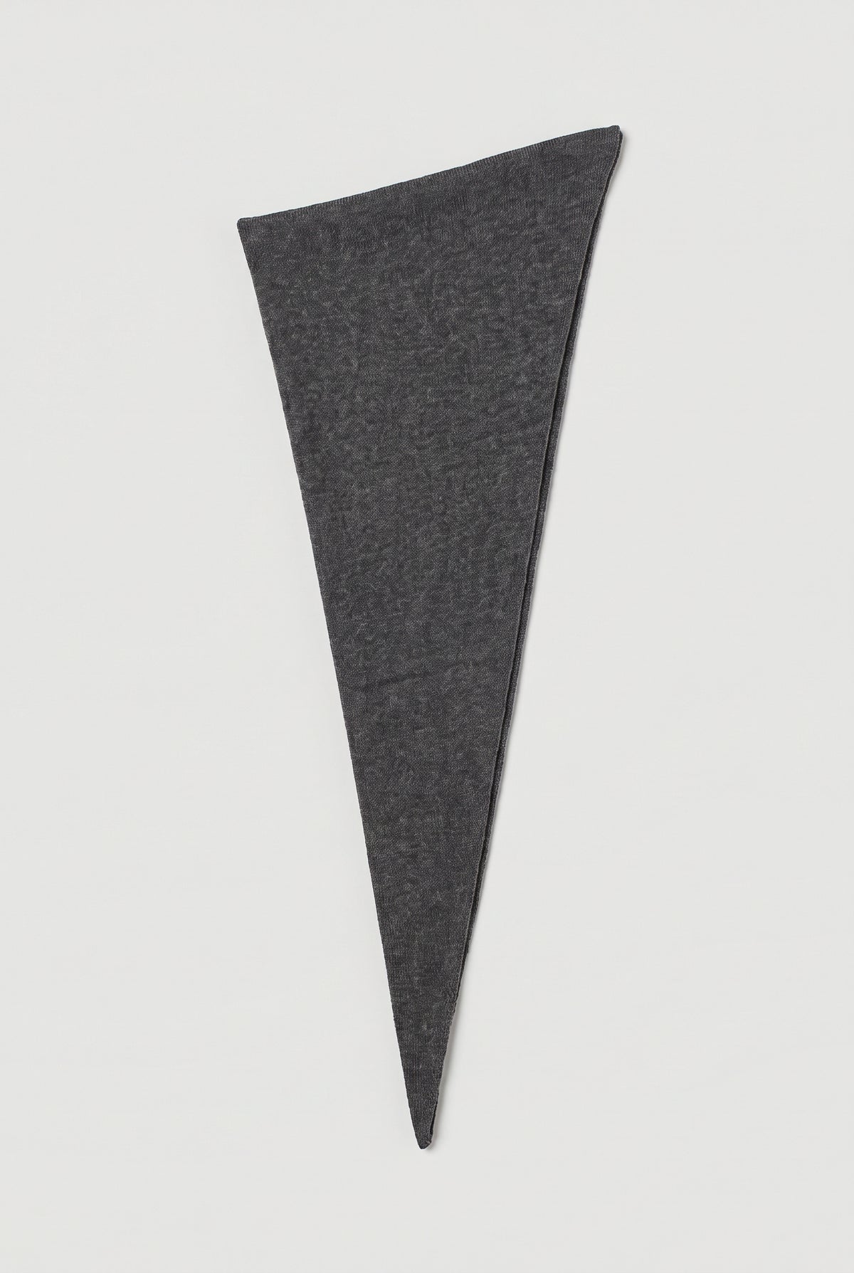 Knitted triangle scarf - Grey - flat lay, long