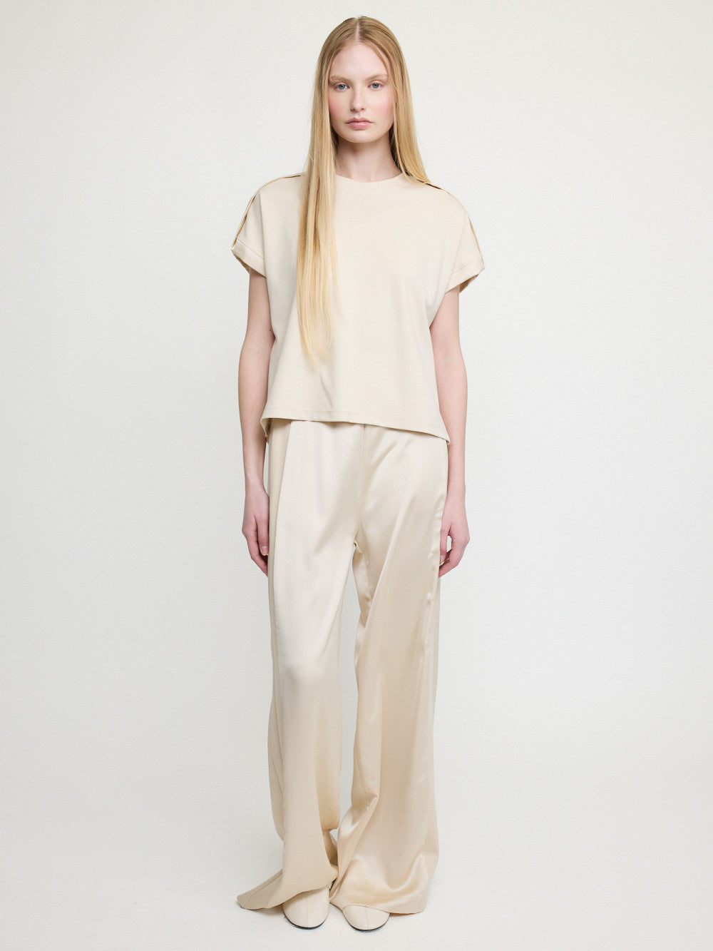 Haut carré avec détail passepoilé