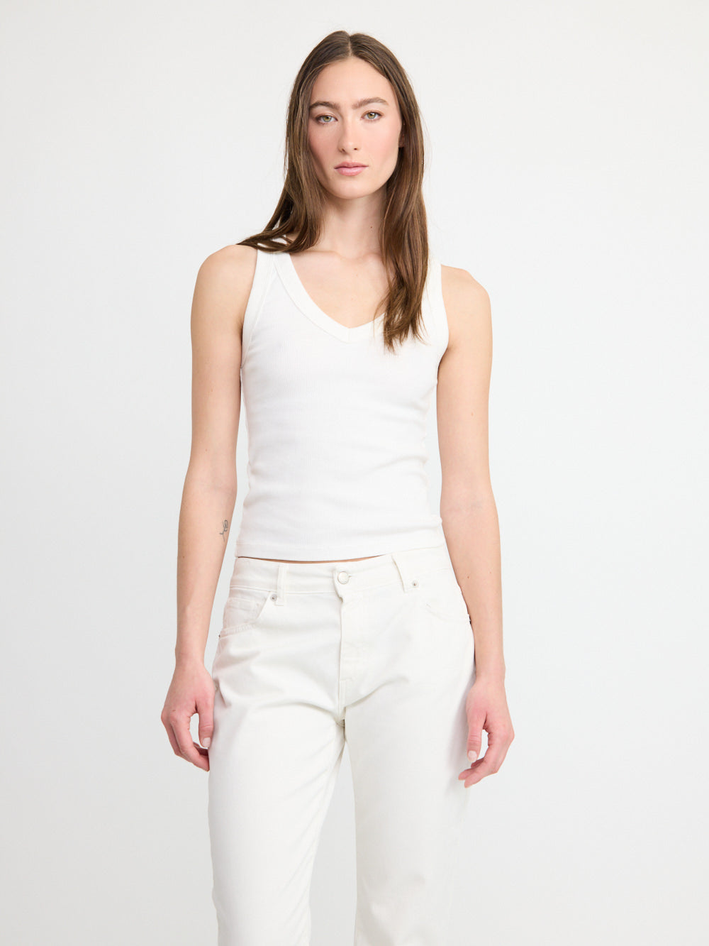 DÉBARDEUR CÔTELÉ À COL EN V