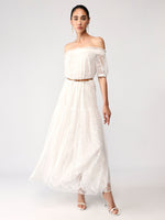 Robe longue col Bardot aspect dentelle