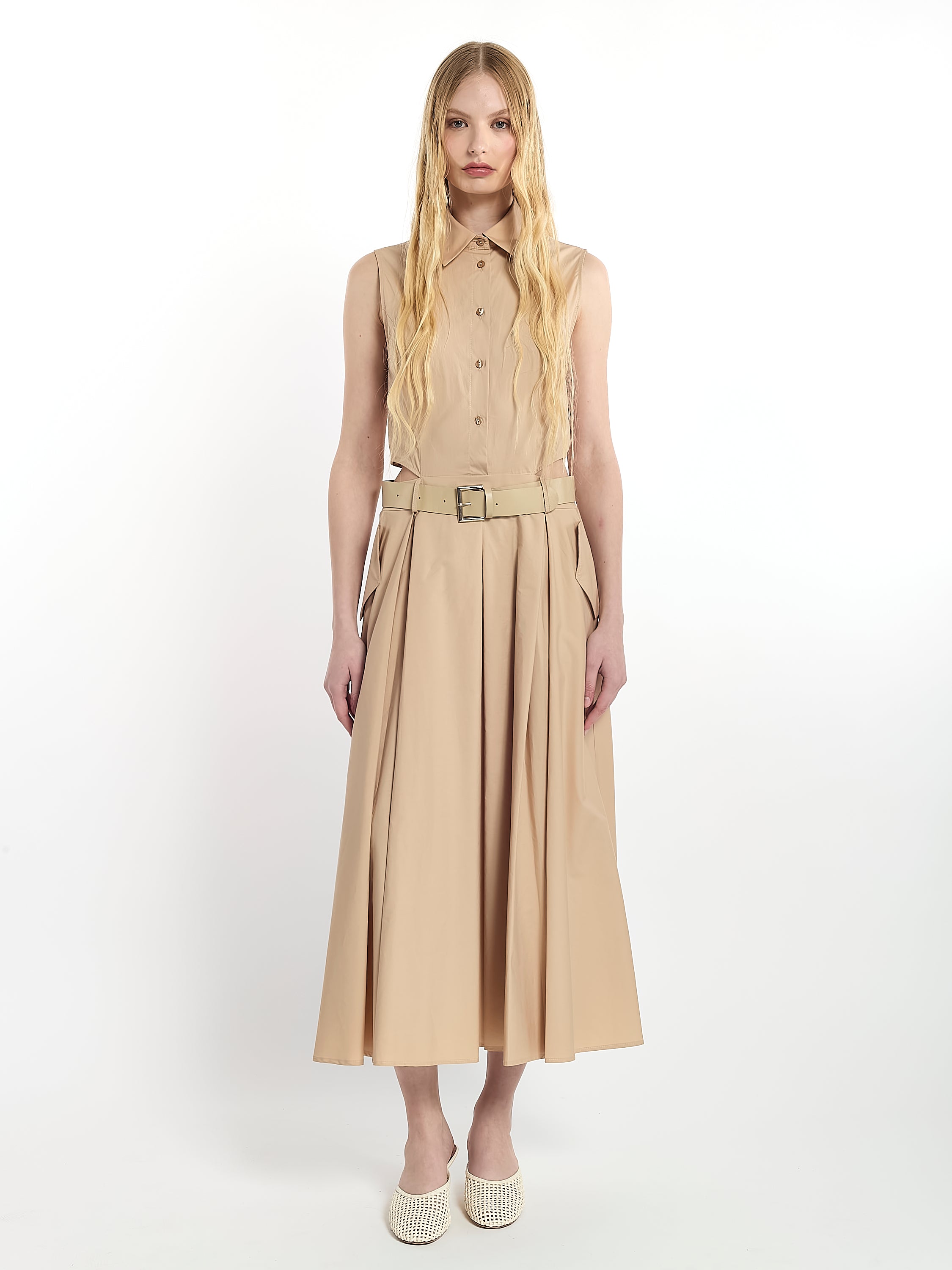 Sleeveless dress with belt