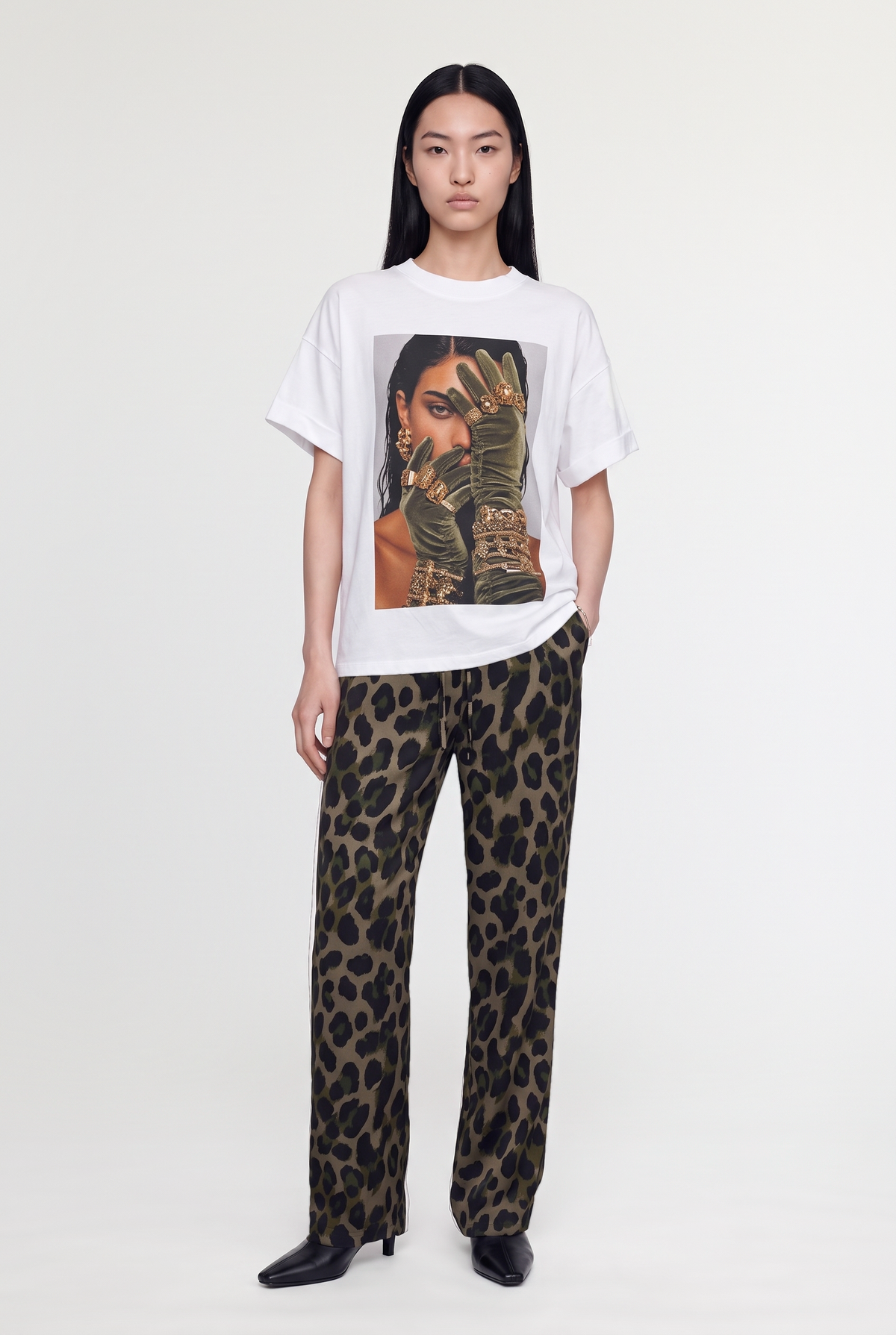 Portrait Graphic T-Shirt - White - front view