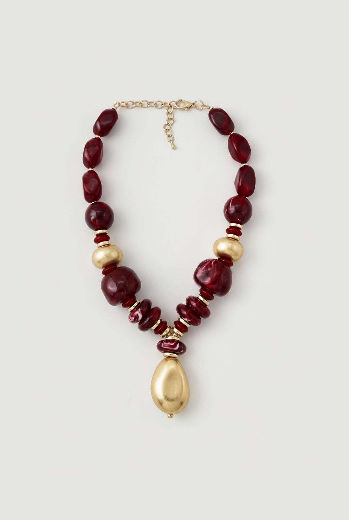 Resin bead necklace with a drop pendant - Red - still
